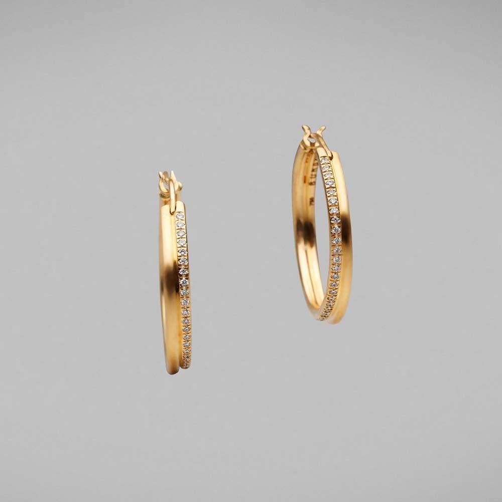 BUNDA Ohrringe aus 18 Karat Gelbgold mit 0,48 Karat Diamanten besetzt. (Rundschliff) im Angebot