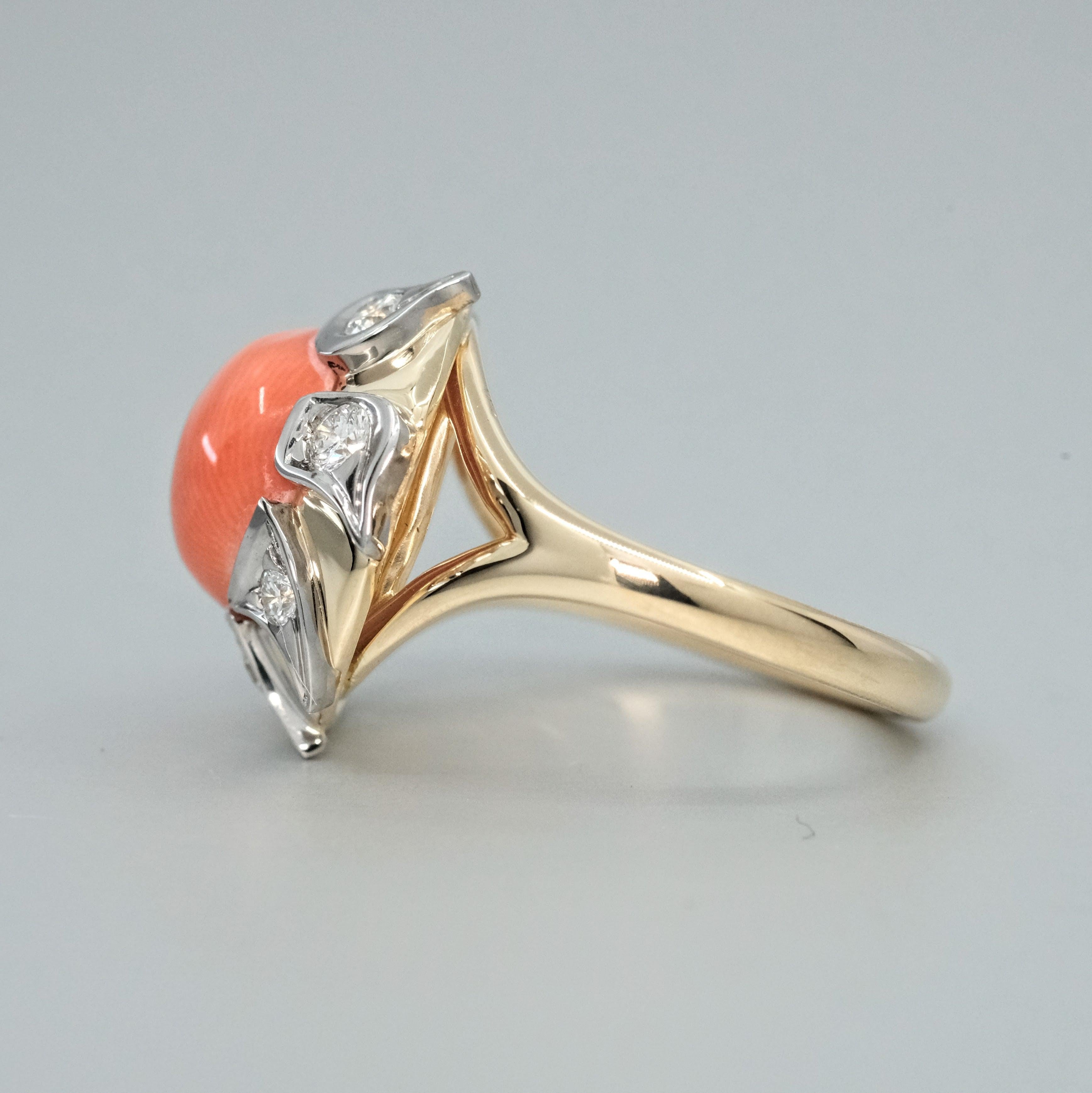 BUNDA Ring aus 18 Karat zweifarbigem Gold mit 3,39 Karat Koralle und 0,64 Diamanten im Angebot 2