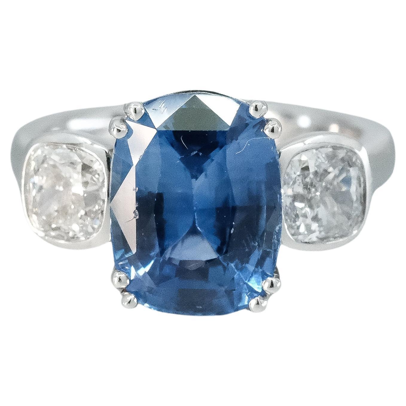 BUNDA 5.39ct unheated Sapphire and 1.26ct Diamonds three stone ring in platinum