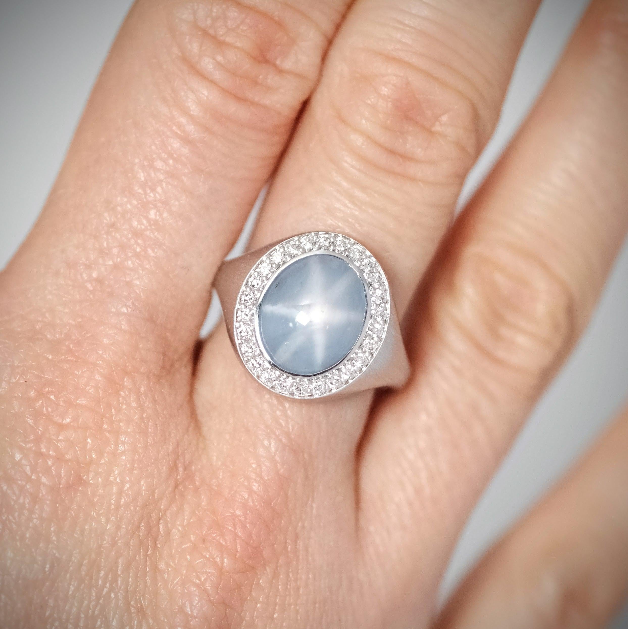 BUNDA 7,26 Karat Cabochon-Schliff Sternsaphir mit 0,26 Karat Diamanten aus 18 Karat Weißgold im Zustand „Neu“ in SYDNEY, AU