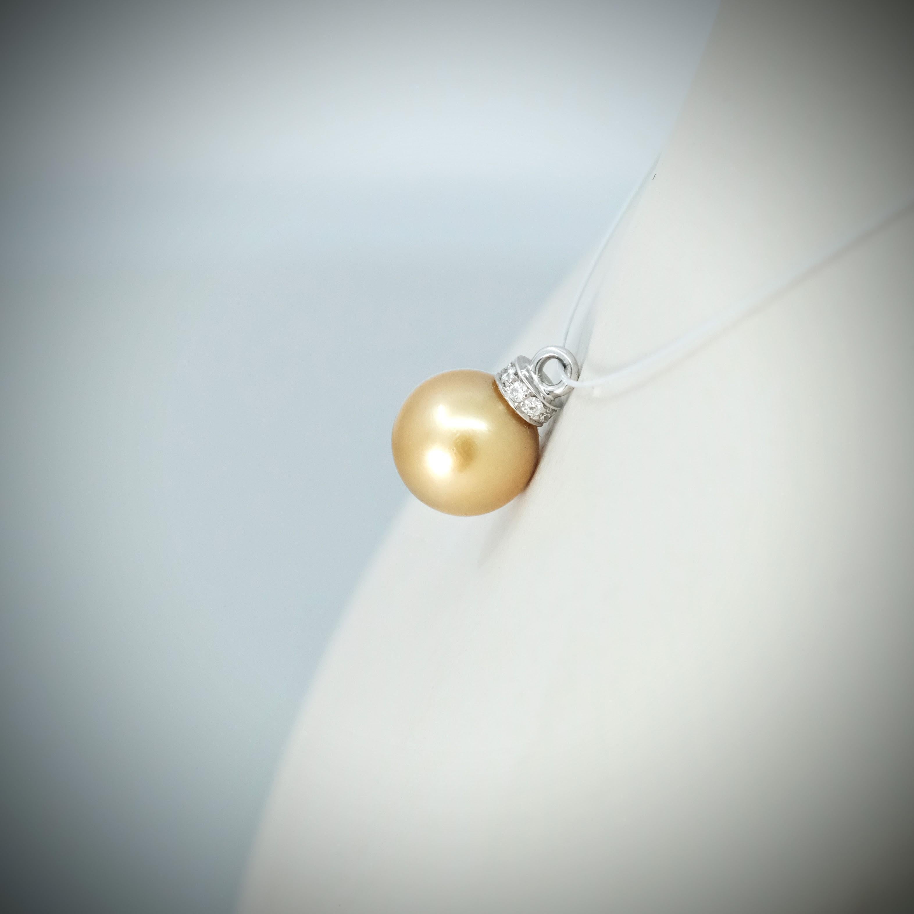 BUNDA 9.5mm Golden South Sea Pearl and Diamond Pendant, 18k white gold In New Condition For Sale In SYDNEY, AU