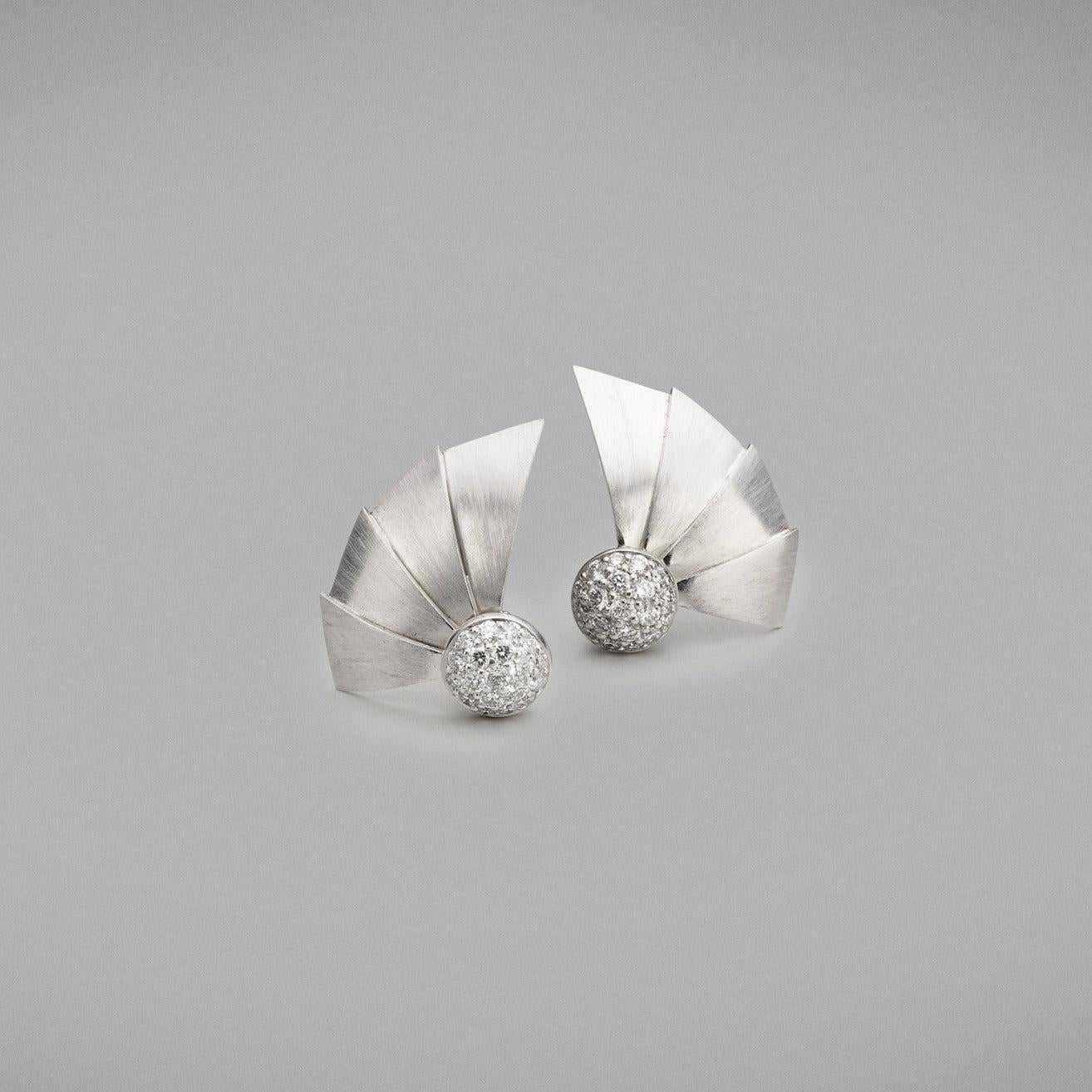 BUNDA 'Apus' 0.30ct Diamond earrings on 18k white gold In New Condition For Sale In SYDNEY, AU