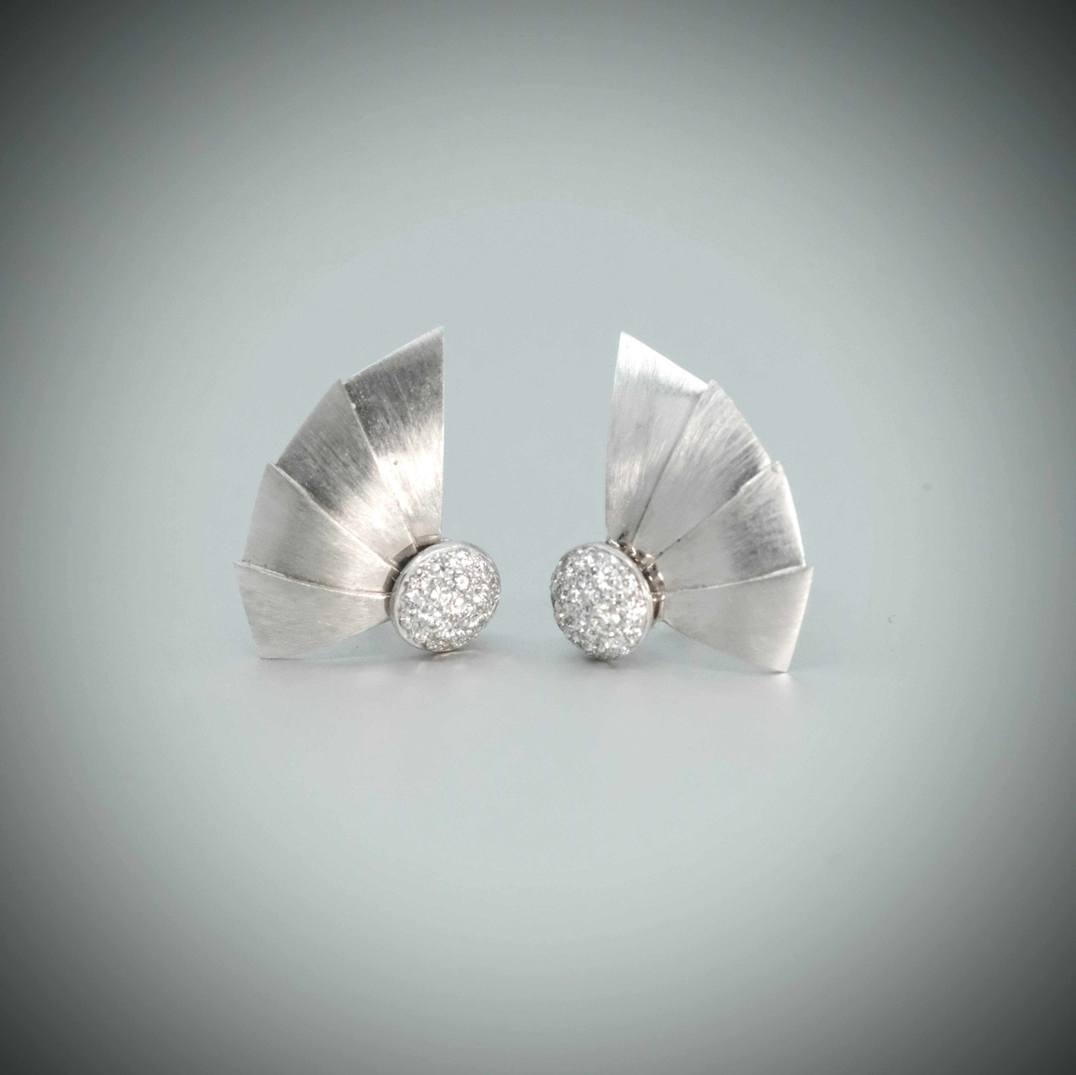 Women's or Men's BUNDA 'Apus' 0.30ct Diamond earrings on 18k white gold For Sale