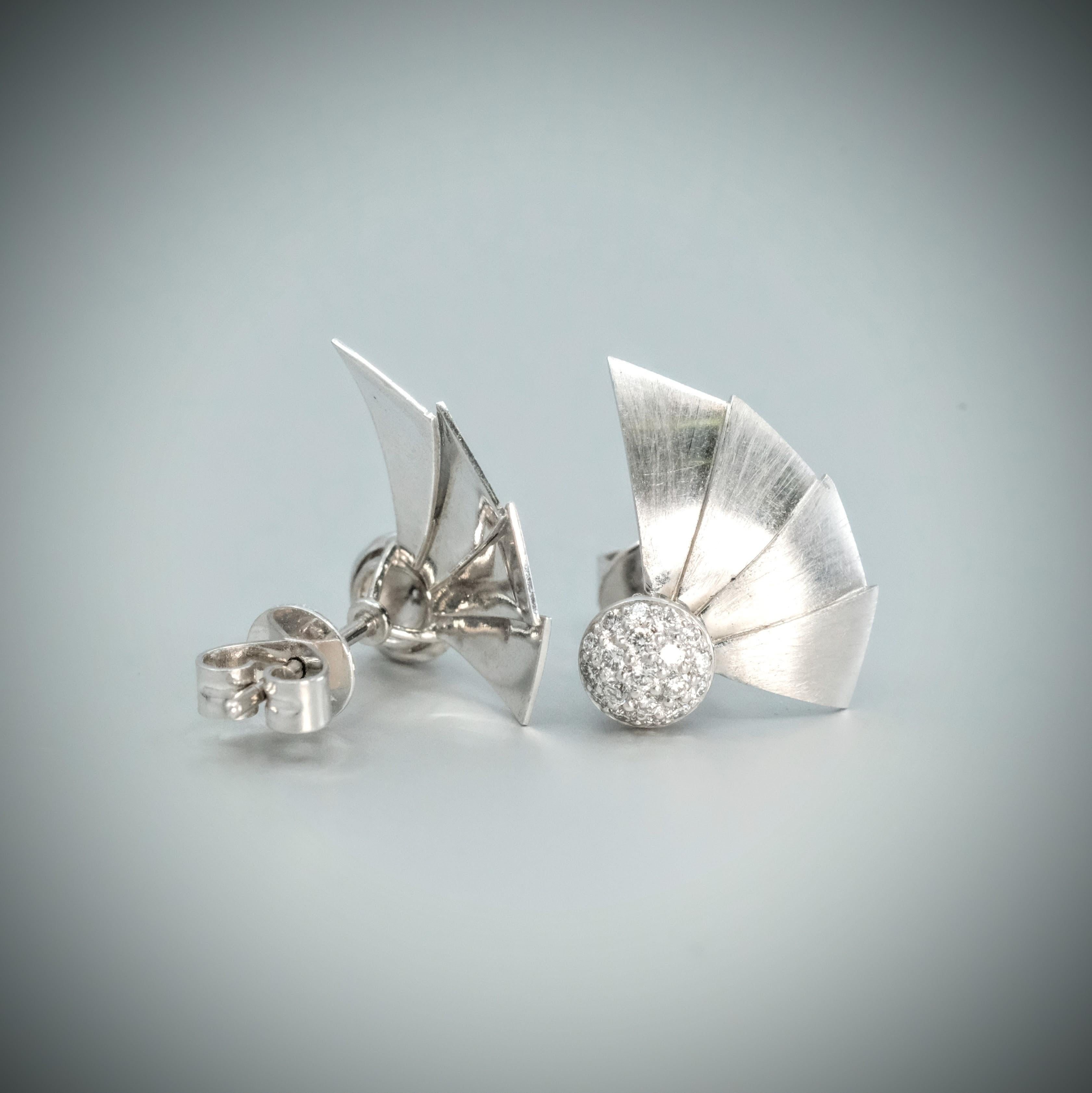 BUNDA 'Apus' 0.30ct Diamond earrings on 18k white gold For Sale 1