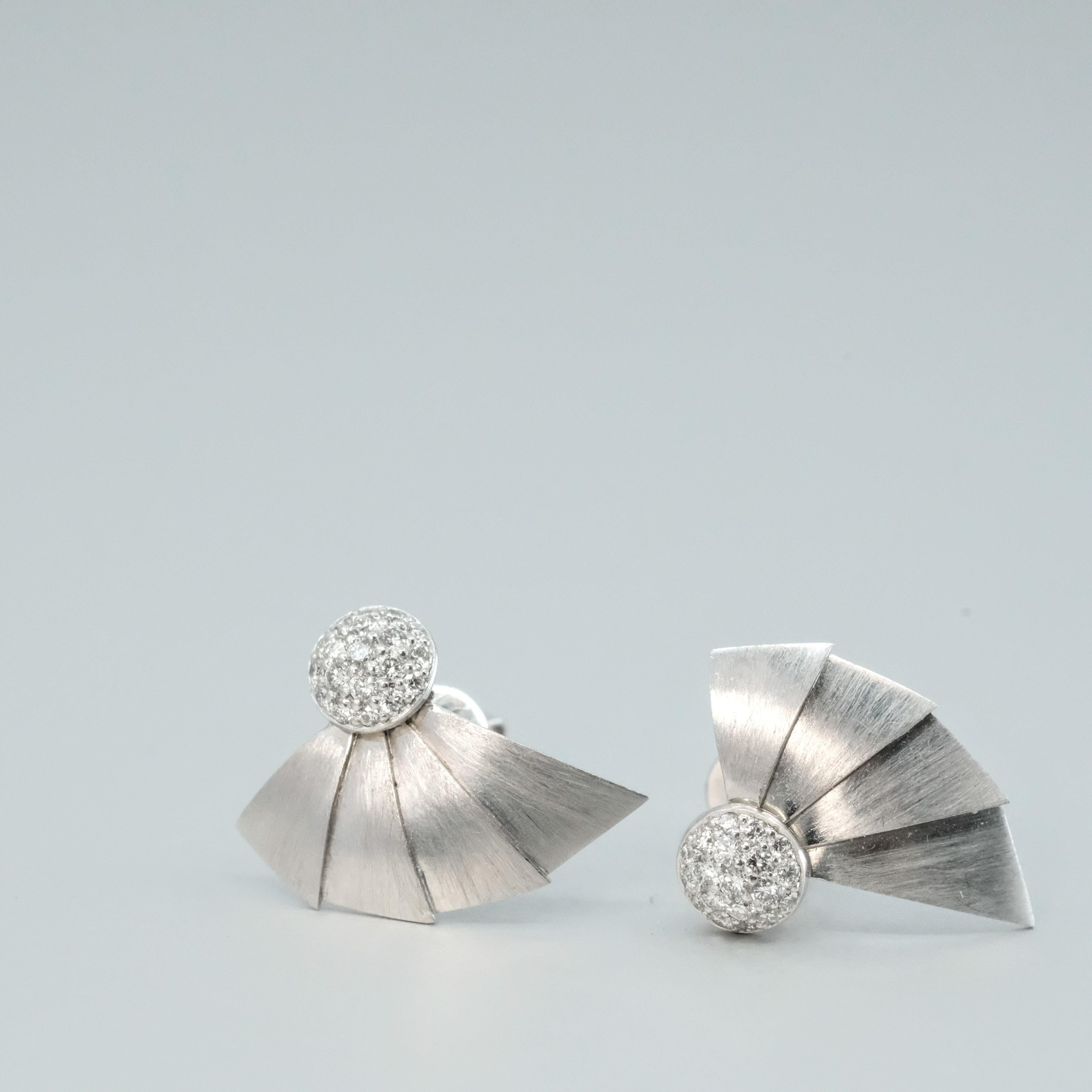 BUNDA 'Apus' 0.30ct Diamond earrings on 18k white gold For Sale 3