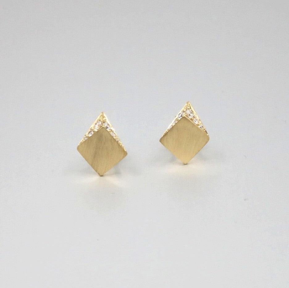 Taille ronde BUNDA Boucles d'oreillespus carrées en or jaune 18 carats avec diamants 0,34 carat en vente