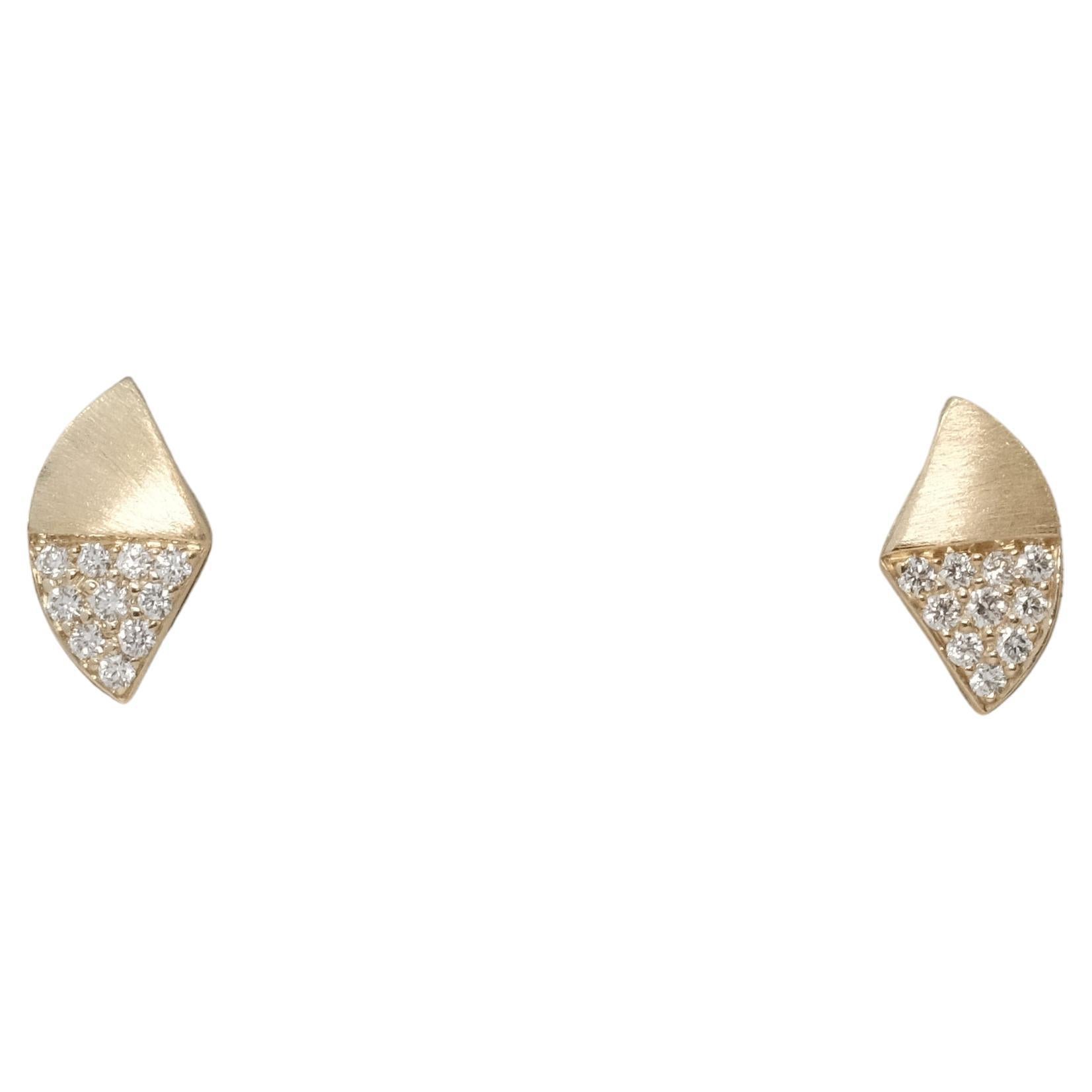Bunda 'Apus' Wedge Diamond studs in 18k yellow gold - 0.10ct Diamonds F/VS