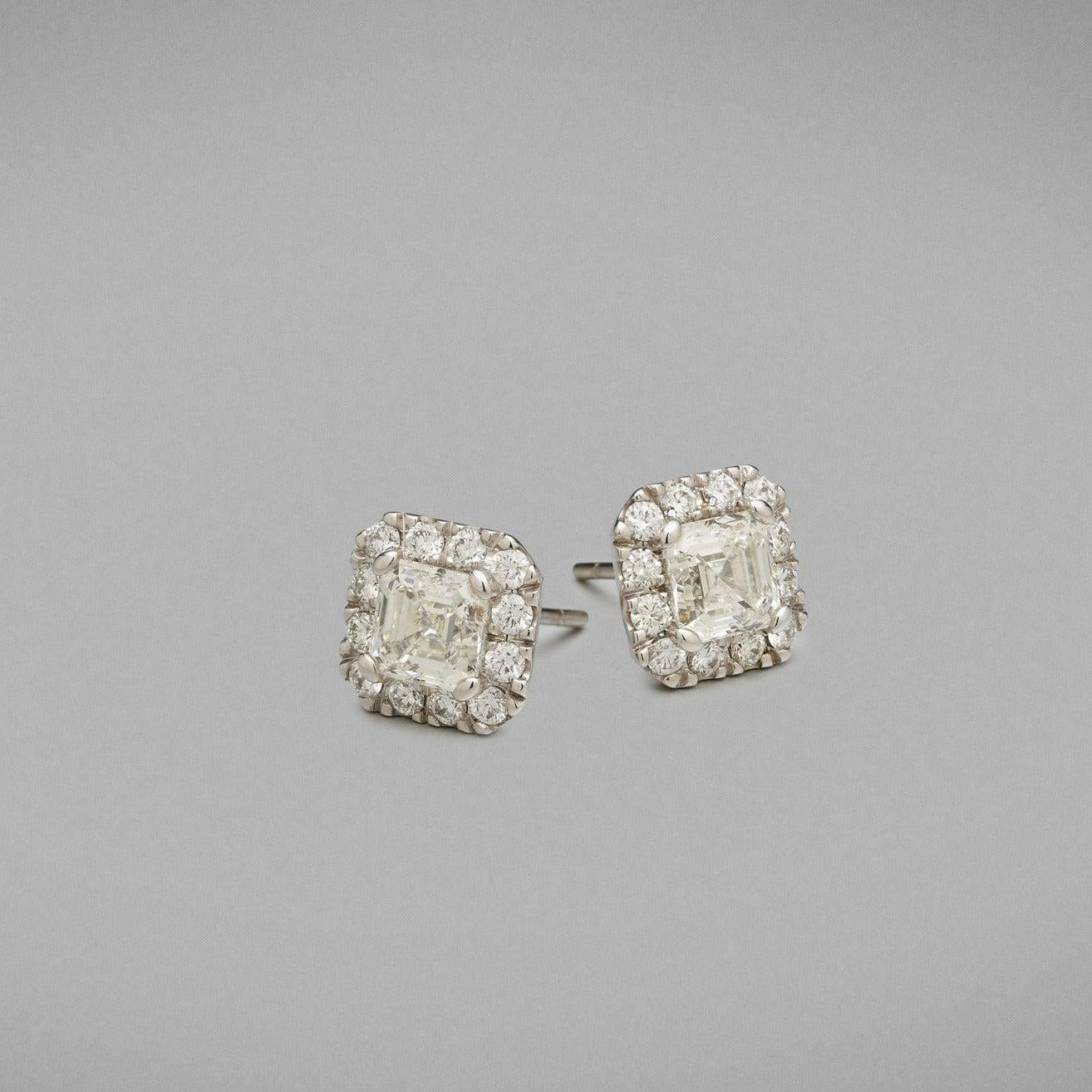 Pendientes BUNDA de diamantes talla Asscher, peso total en quilates 0,90ct, en oro en Nuevo estado para la venta en SYDNEY, AU