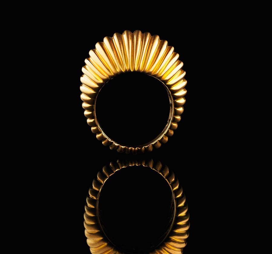 Bunda Bundova 'Bomb' Ring aus 18 Karat Gelbgold im Angebot 1