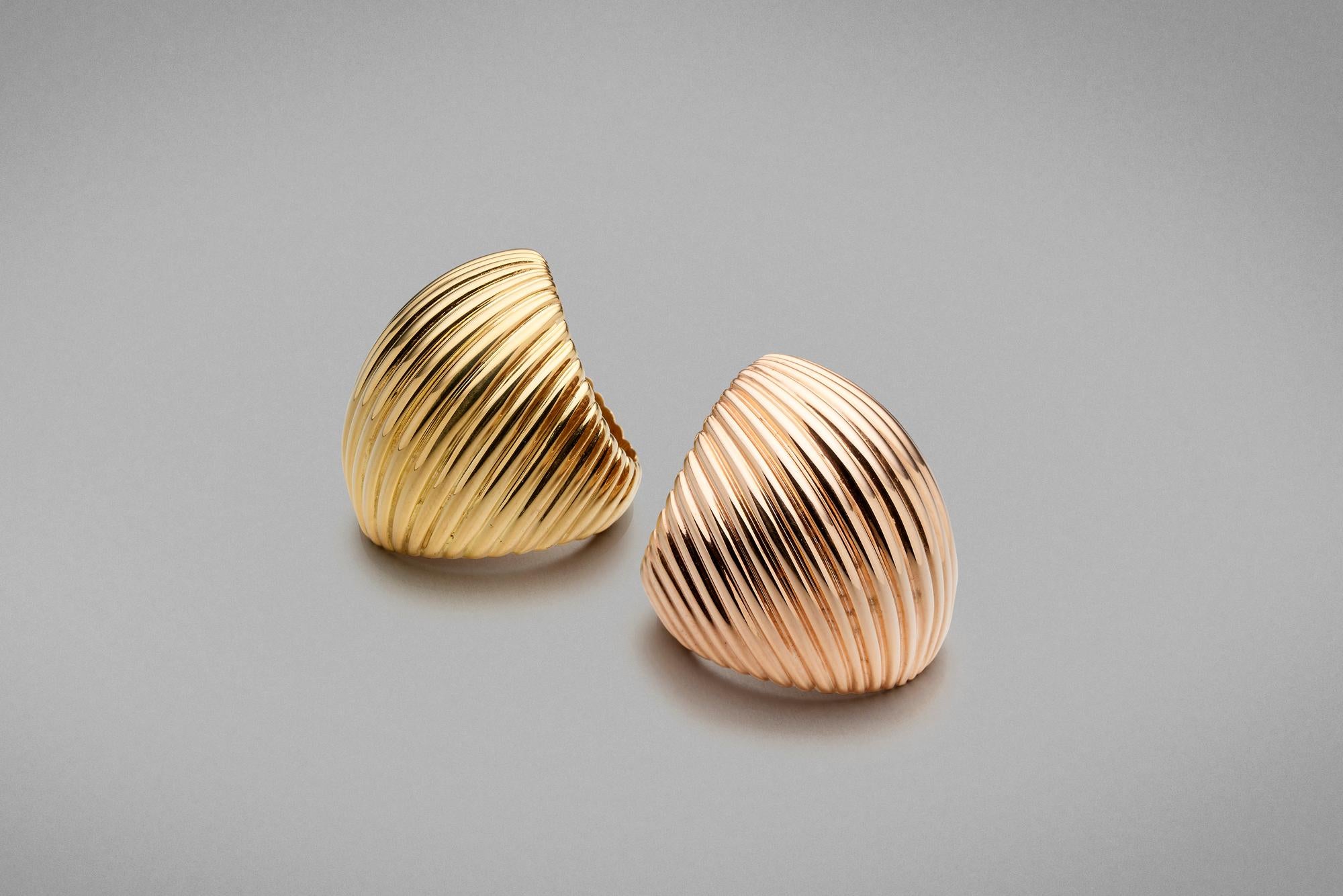 This statement 'Bundova' Bomb ring in 9ct rose gold with distinctive ribbing looks amazing on the hand. 

Size L. 