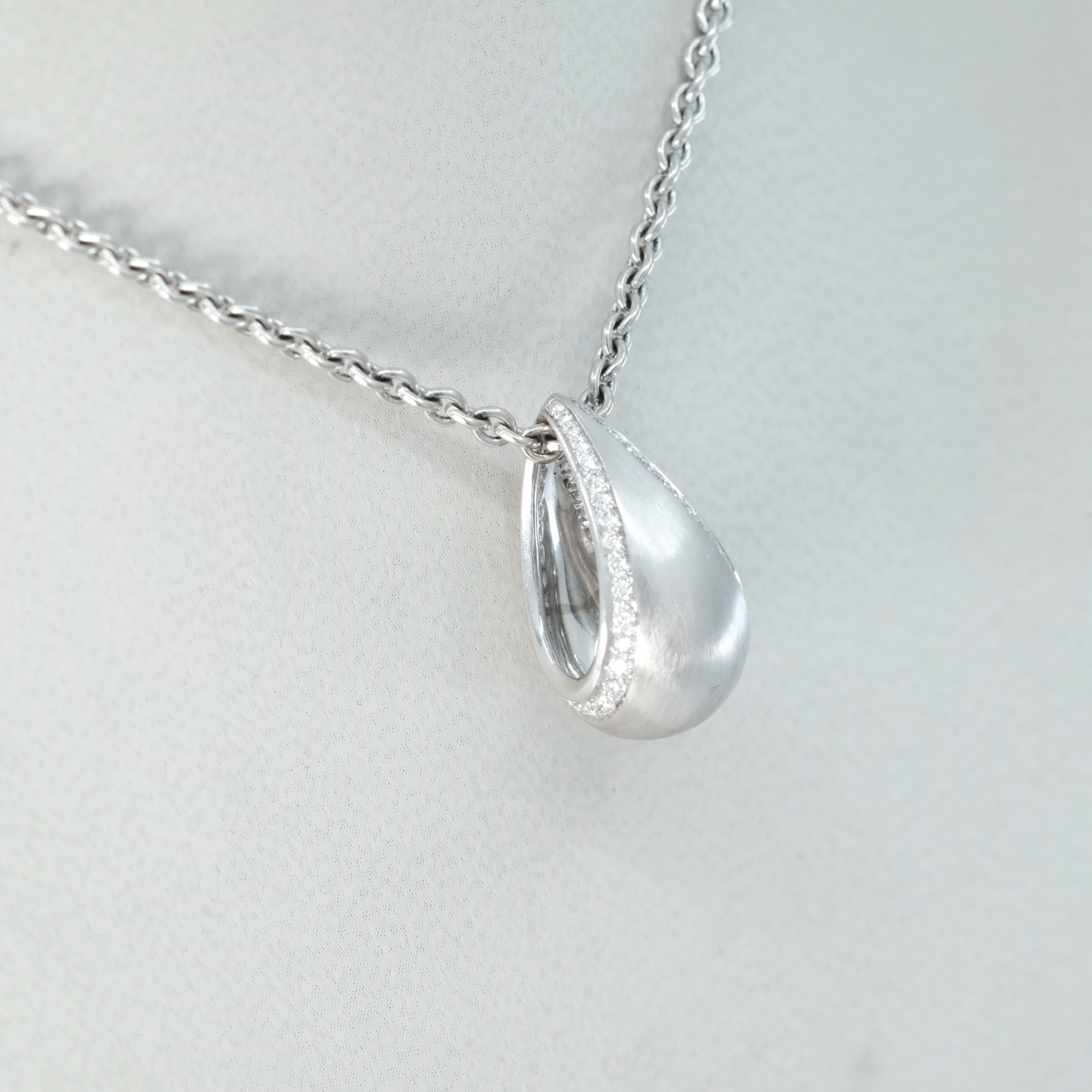 Round Cut BUNDA Bundova Diamond Necklace, 0.45ct diamonds in 18k white gold For Sale