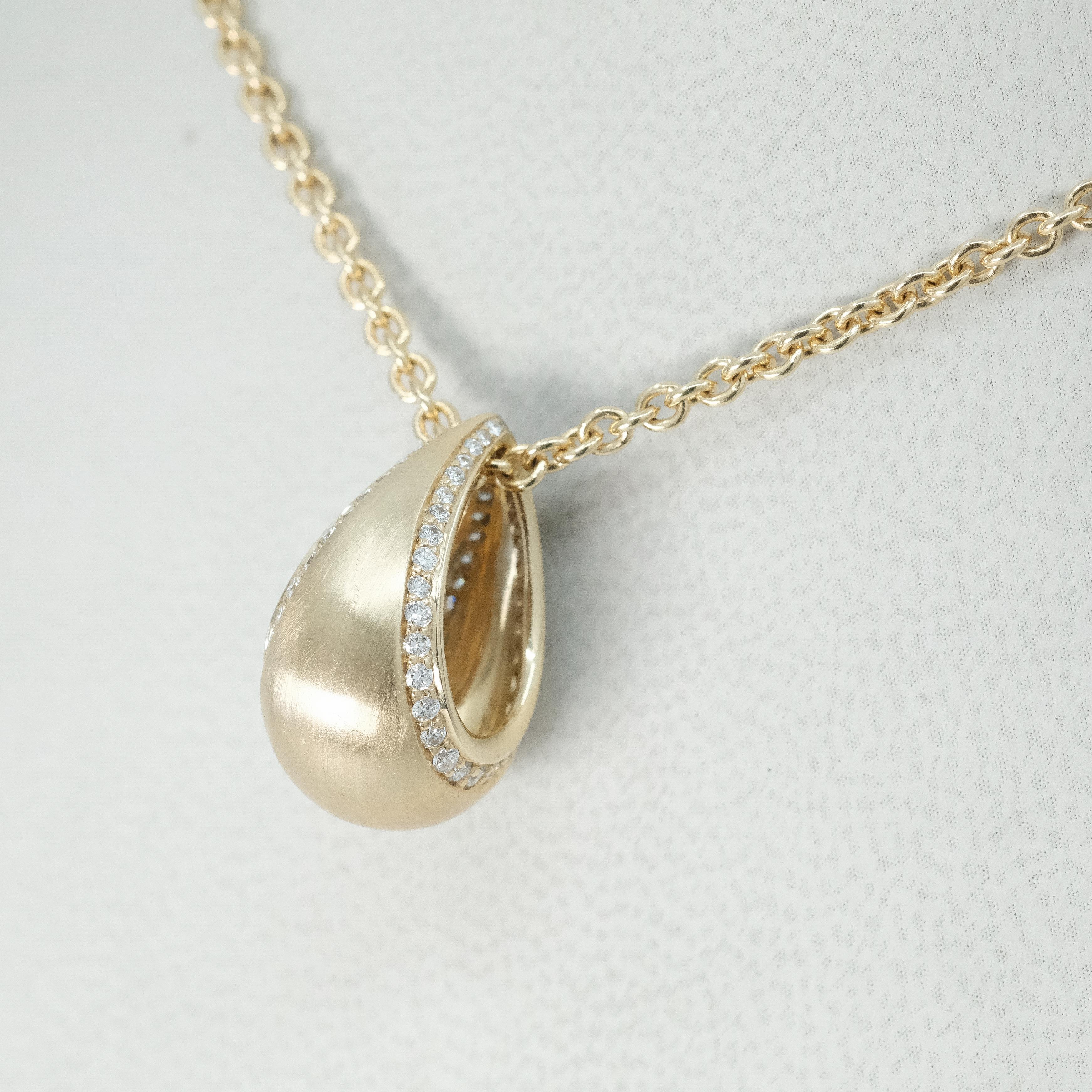 Women's or Men's BUNDA Bundova Dimaond Necklace, 0.46ct diamonds in 18k yellow gold For Sale