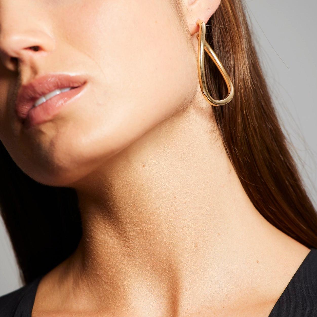 Les superbes anneaux en or jaune 18 ct 