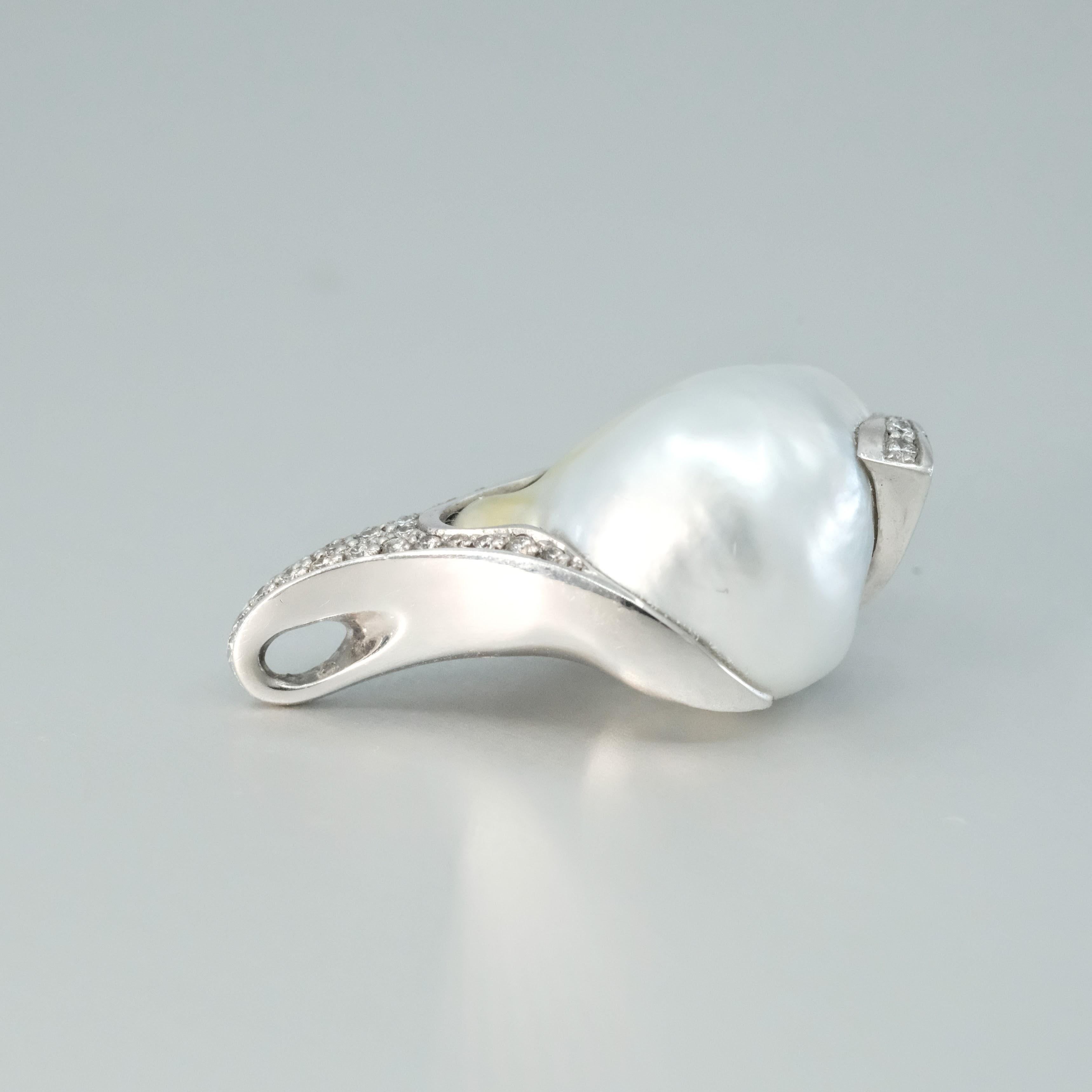 BUNDA 'Caelum' Cultured South Sea Keshi Pearl and Diamond Pendant in 18k gold For Sale 1