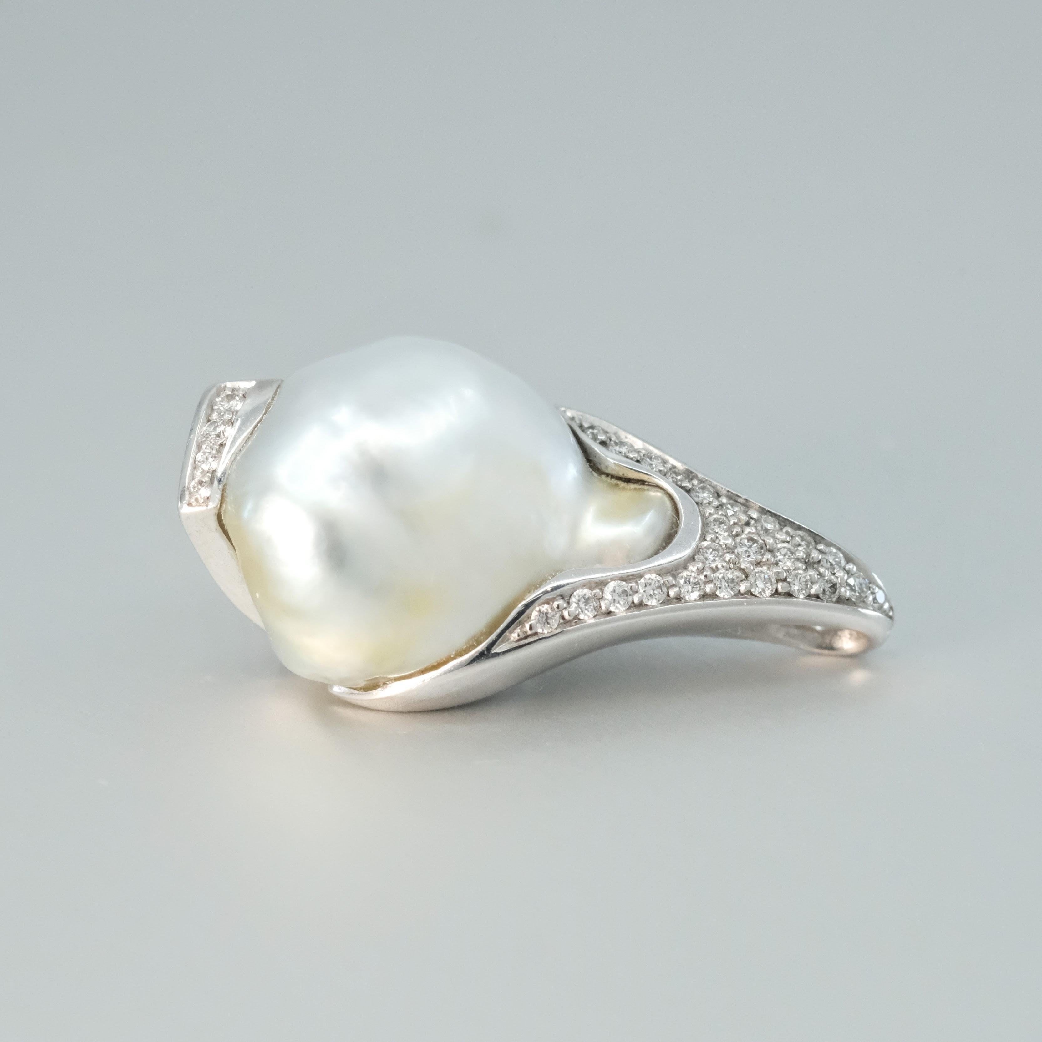 BUNDA 'Caelum' Cultured South Sea Keshi Pearl and Diamond Pendant in 18k gold In New Condition For Sale In SYDNEY, AU