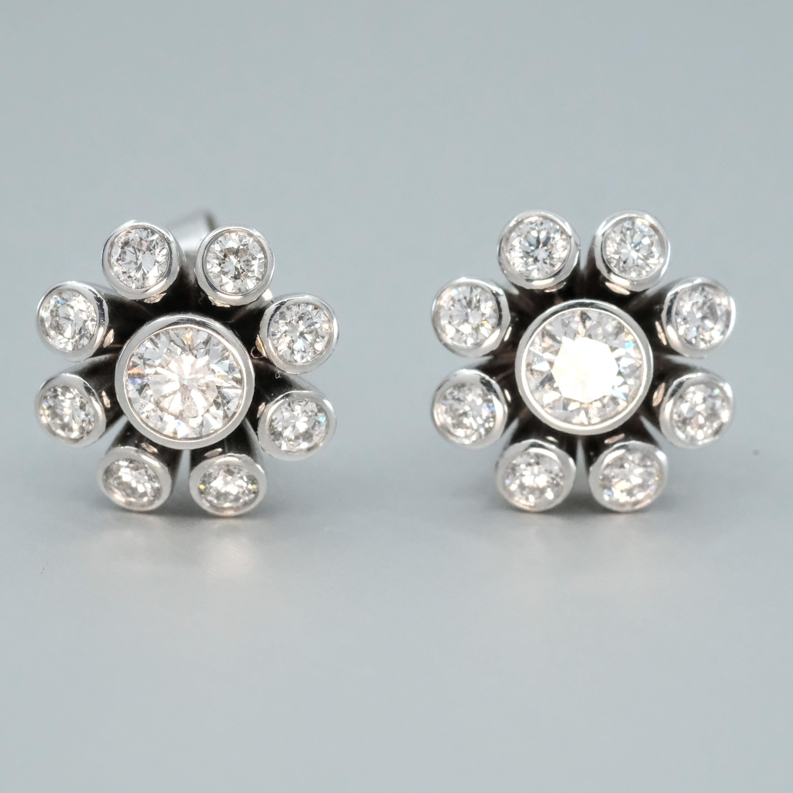 BUNDA Clous d'oreilles en or blanc 18 carats, poids total des diamants 2,11 carats Unisexe en vente