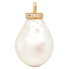 BUNDA Dorado 15-19mm white South Sea Pearl and Diamonds in 18k yellow gold.