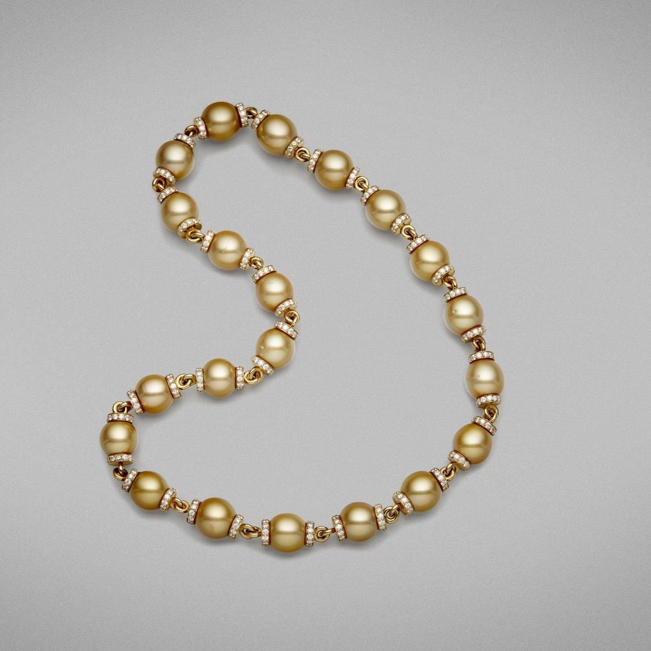 da uomo o donna BUNDA Collana di perle coltivate dorate dei mari del sud 11,5-12,5 mm e diamanti 9,21 carati in vendita