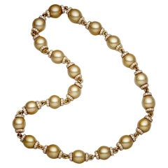 BUNDA Collar de Perlas Doradas Cultivadas de los Mares del Sur de 11,5-12,5 mm y Diamantes de 9,21cts