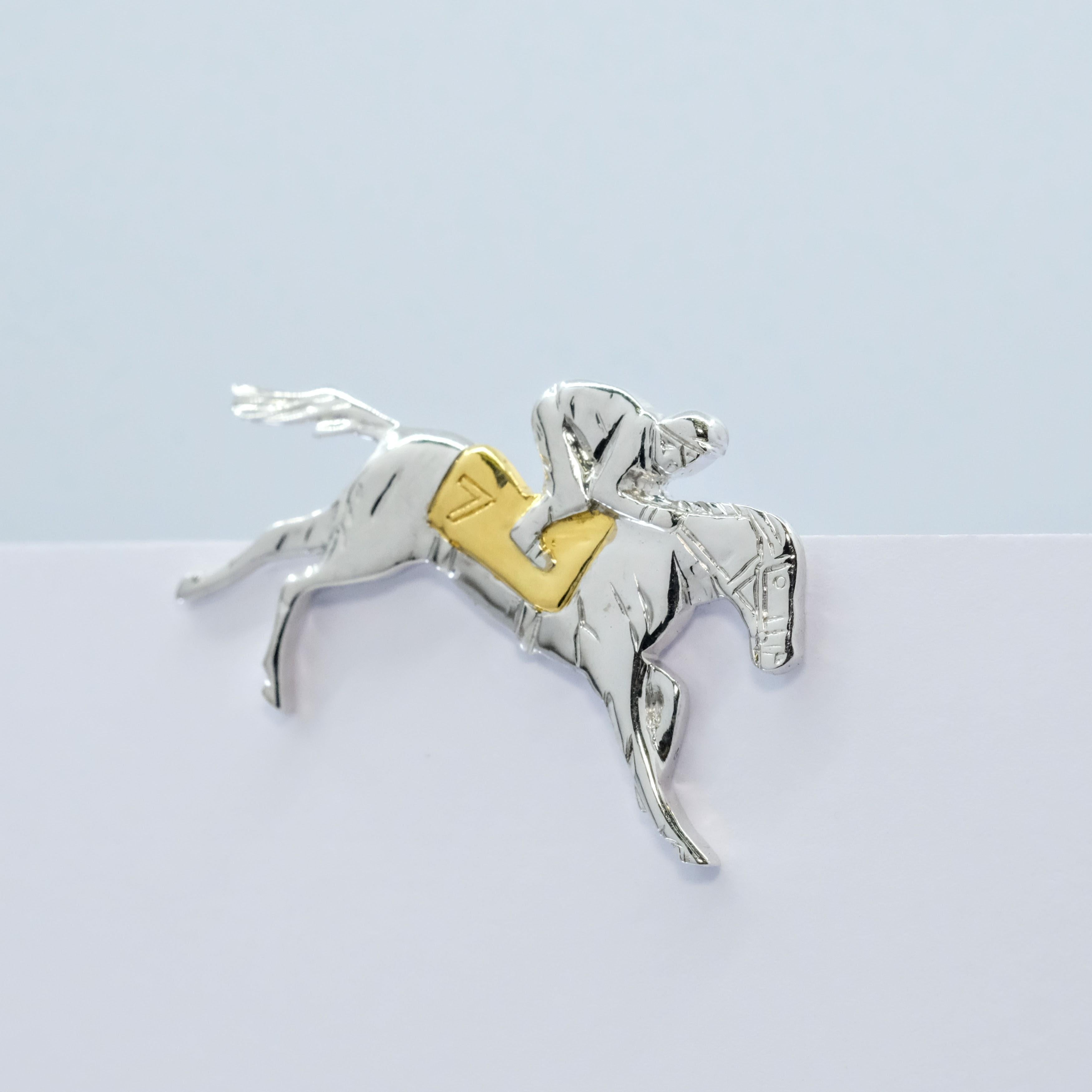 BUNDA Equestrian Gold pin, 18k yellow and white gold In New Condition For Sale In SYDNEY, AU