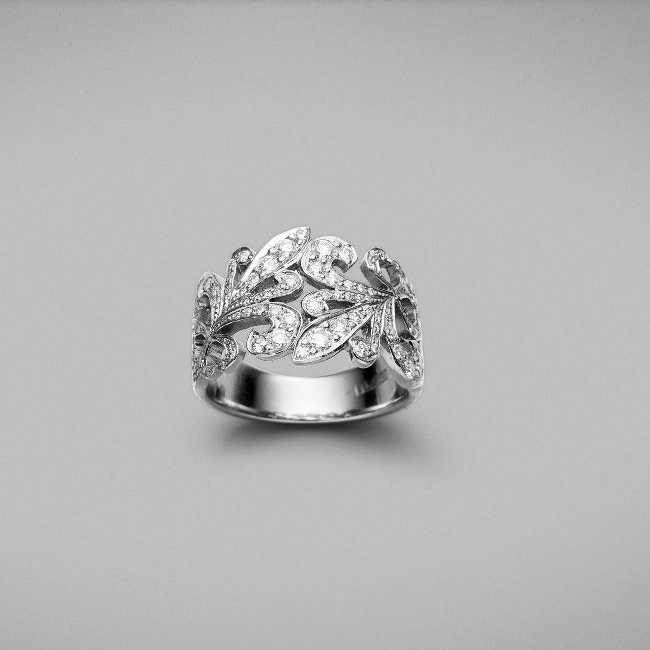 Anello BUNDA Fleur de Lys con 0,78 carati di diamanti in oro bianco 18 carati In condizioni Nuovo in vendita a SYDNEY, AU