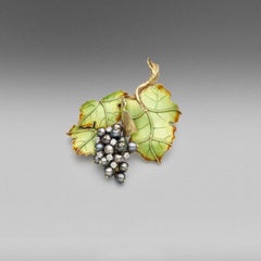 BUNDA Grape shaped brooch, enamel and keshi Tahitian Pearls on gold and platinum