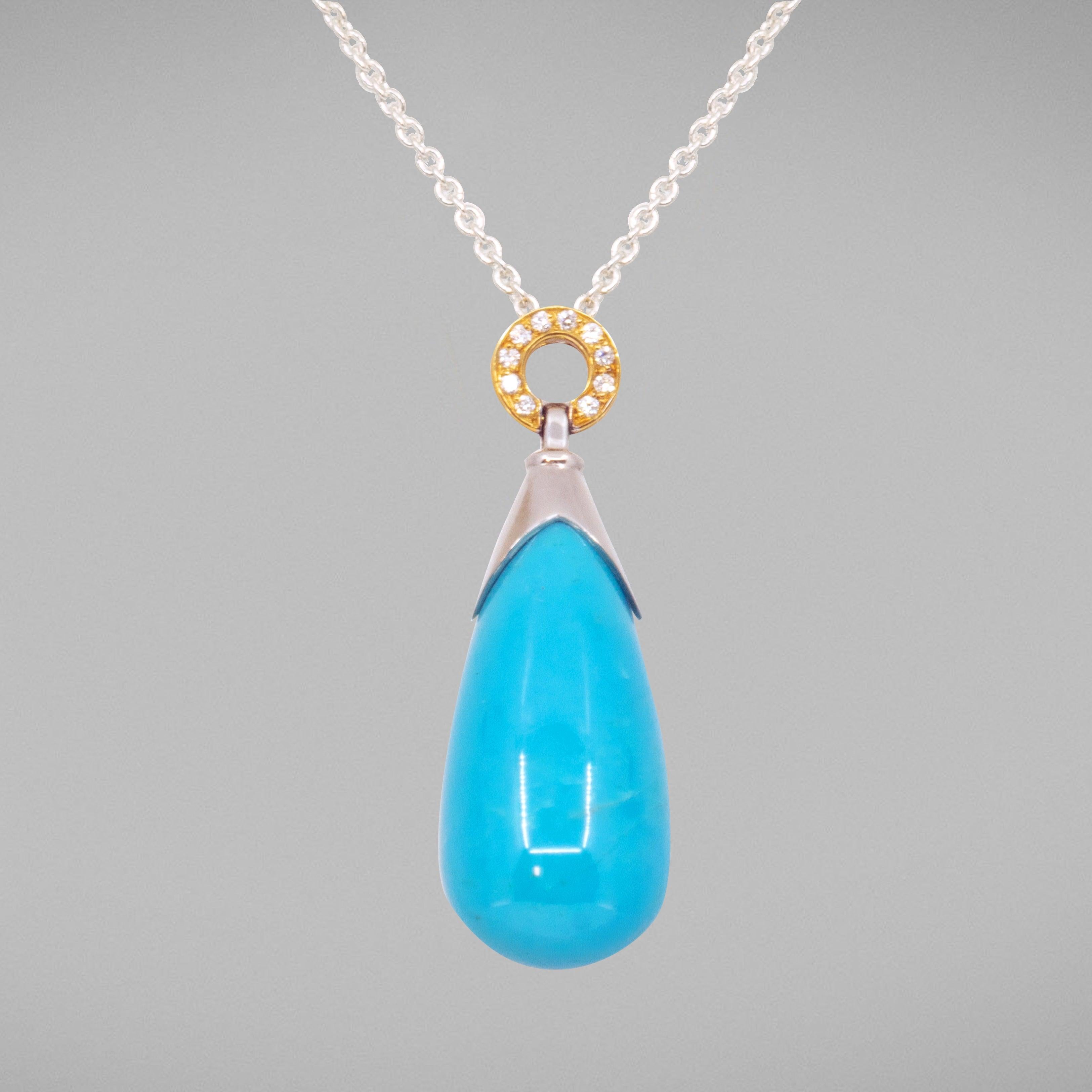 Pendentif BUNDA 'Hollywood' en or blanc et jaune 18 ct, orné d'une goutte de turquoise et d'un capuchon de pendentif serti de diamants.

Poids des diamants : 10 = 0,09ct, couleur F, pureté VS.

Poids de la goutte de turquoise : 18ct

Poids 7,60