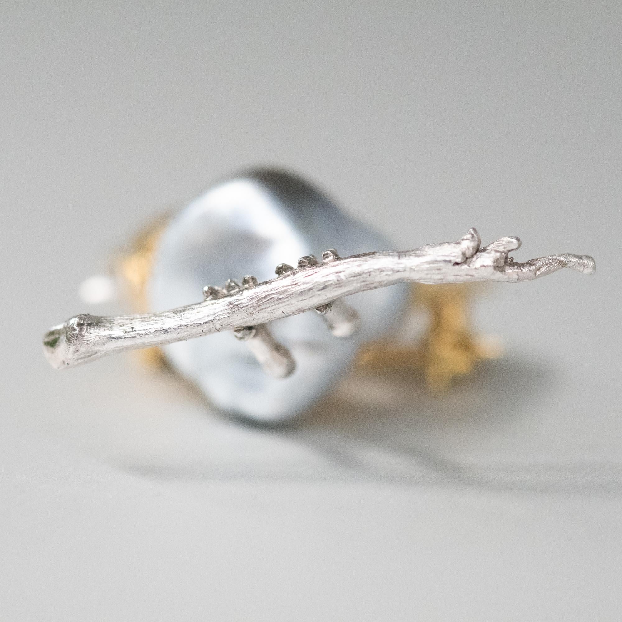 BUNDA Keshi Tahitiana Pearl Brooch with diamonds and enamel on gold and platinum For Sale 4