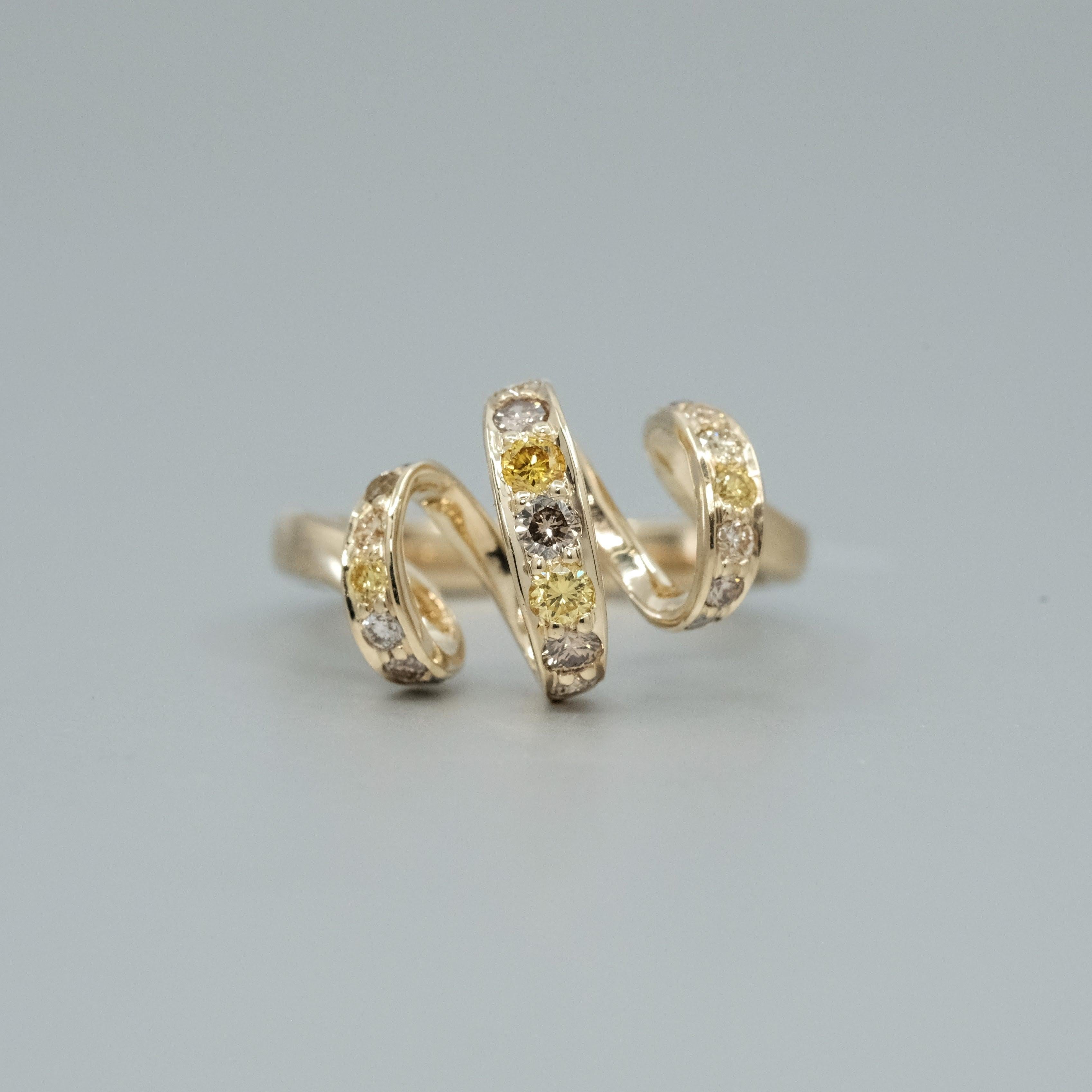 Round Cut BUNDA 'Lyra' 0.60ct Yellow Diamonds Ring in 18k yellow gold For Sale