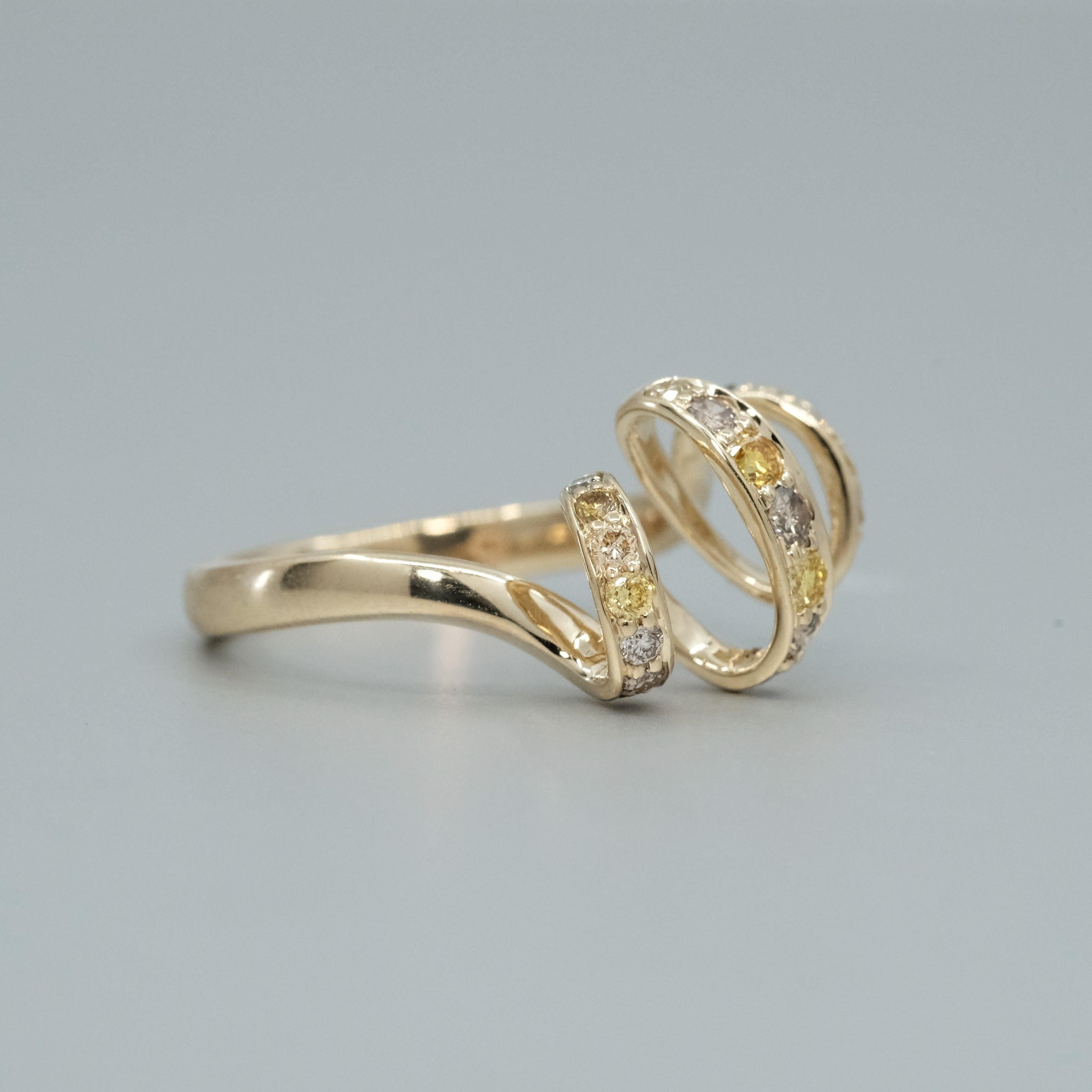 BUNDA 'Lyra' 0.60ct Yellow Diamonds Ring in 18k yellow gold In New Condition For Sale In SYDNEY, AU