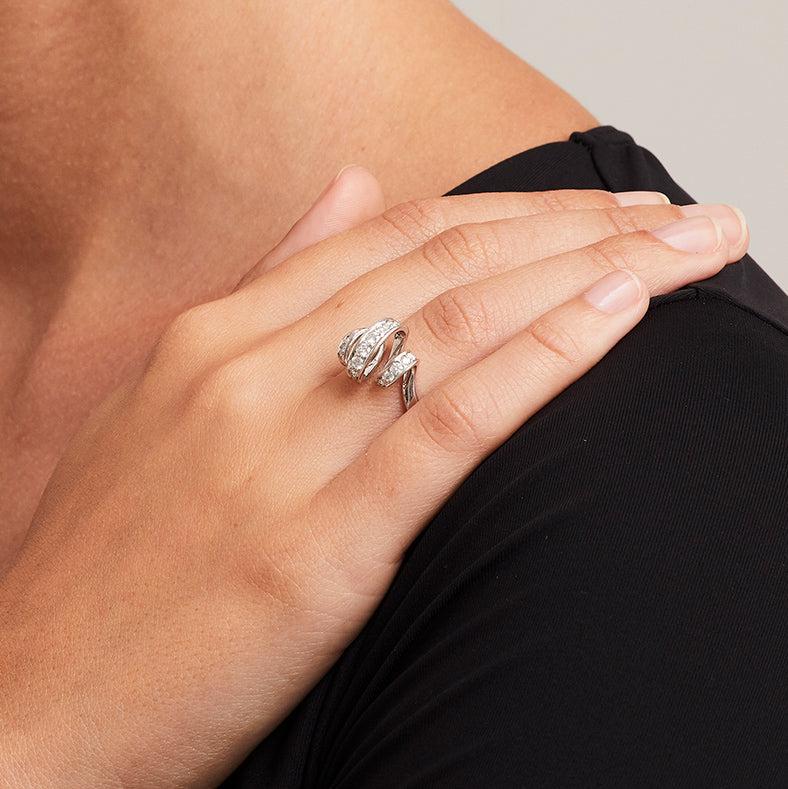 Round Cut BUNDA 'Lyra' 0.73ct Diamonds Ring in 18k white gold For Sale