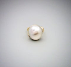 BUNDA Lyra 13.7mm Tahitian Pearl ring with 0.36ct Diamonds in 18k yellow gold