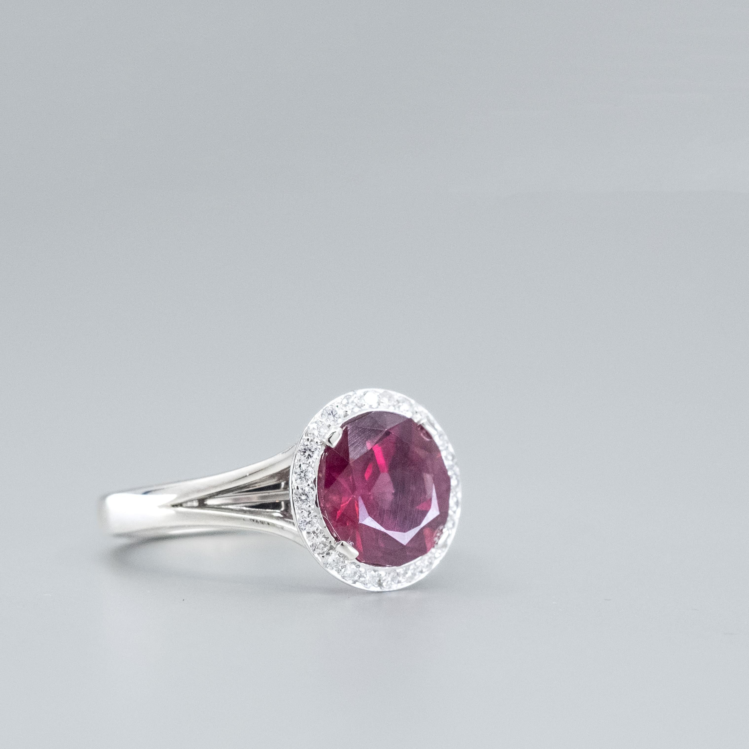 Women's or Men's BUNDA Rhodolite Garnet Ring with Diamonds on platinum For Sale