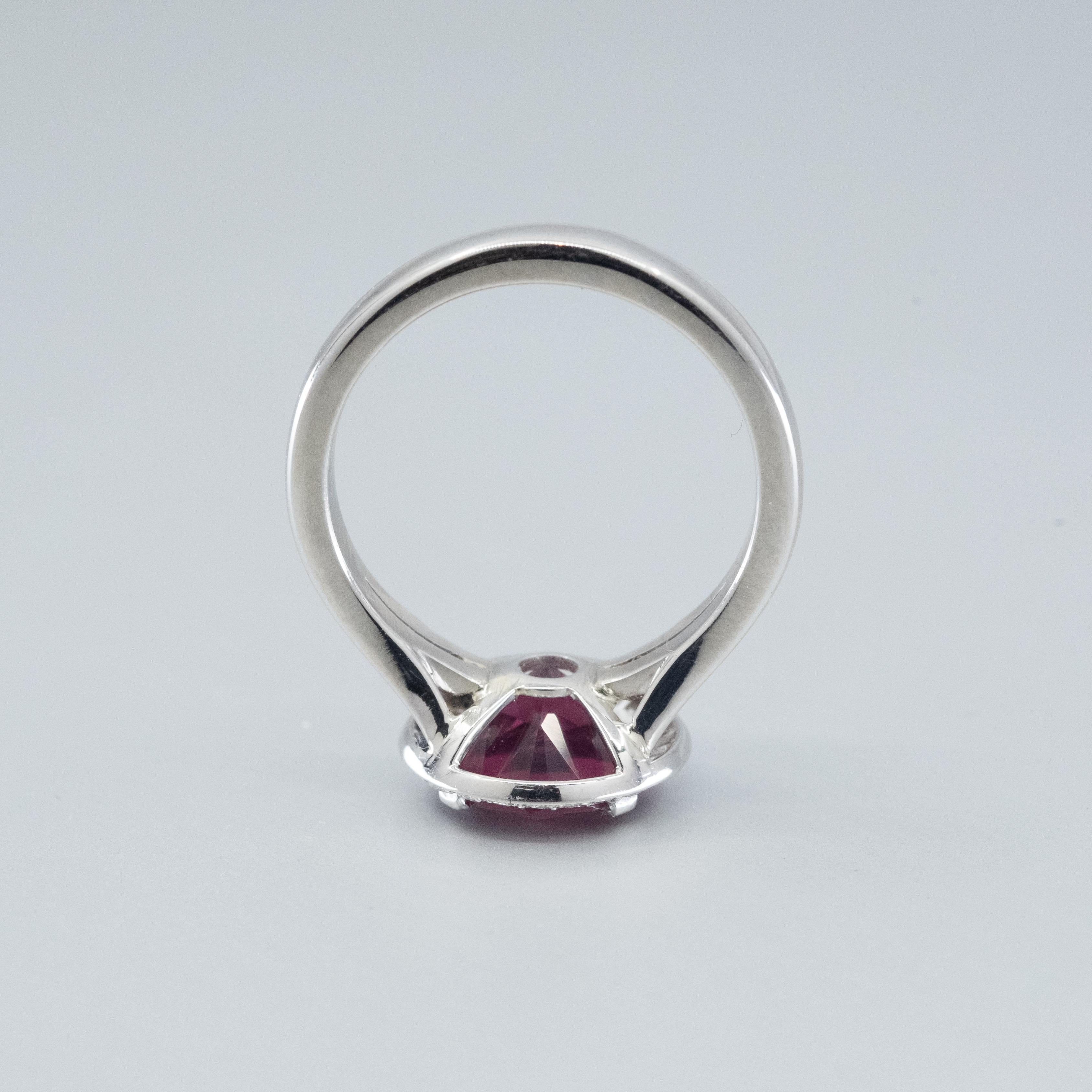 BUNDA Rhodolite Garnet Ring with Diamonds on platinum For Sale 2