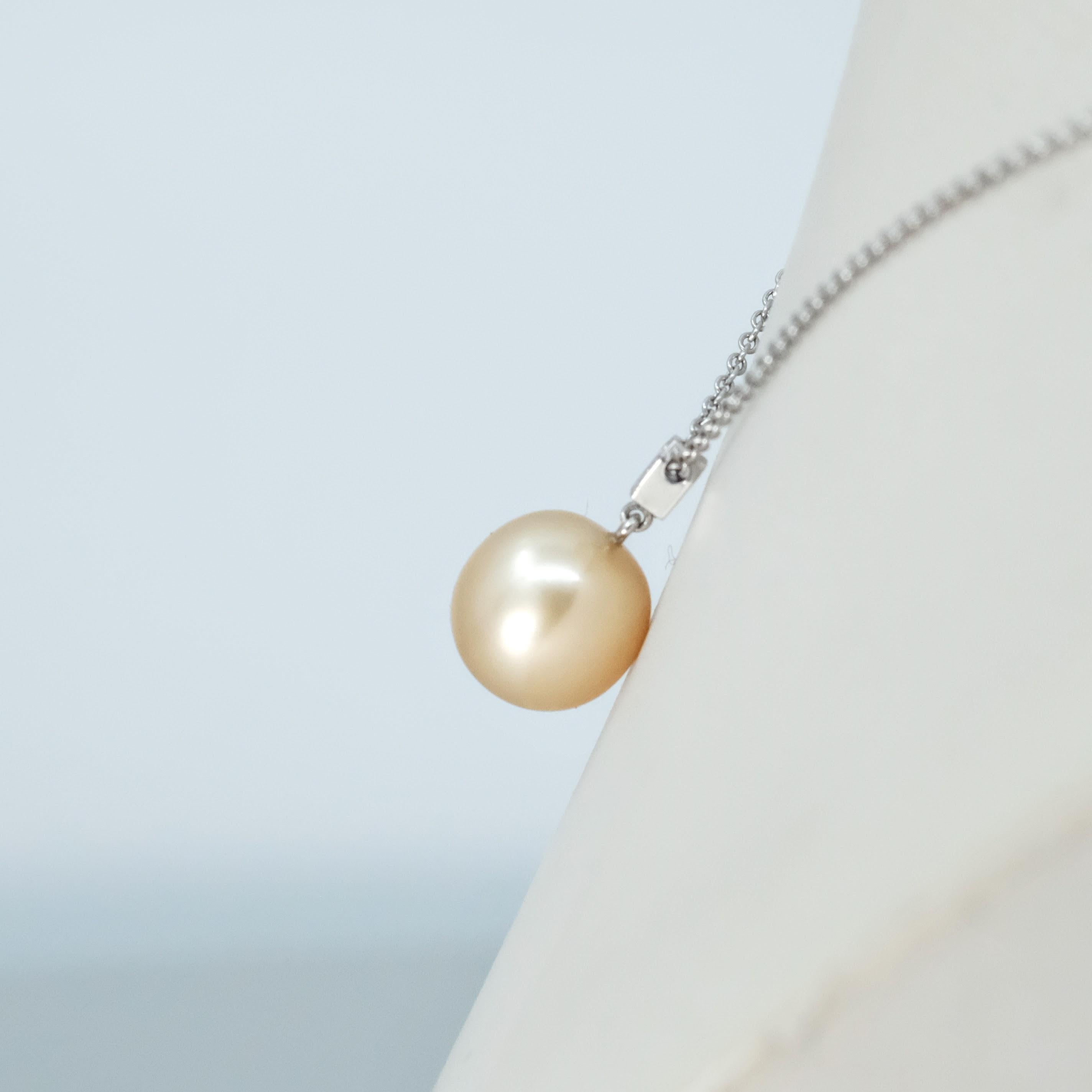 Bunda 'Russe' 10.5mm South Sea Pearl and Diamonds Pendant in 18k white gold In New Condition For Sale In SYDNEY, AU
