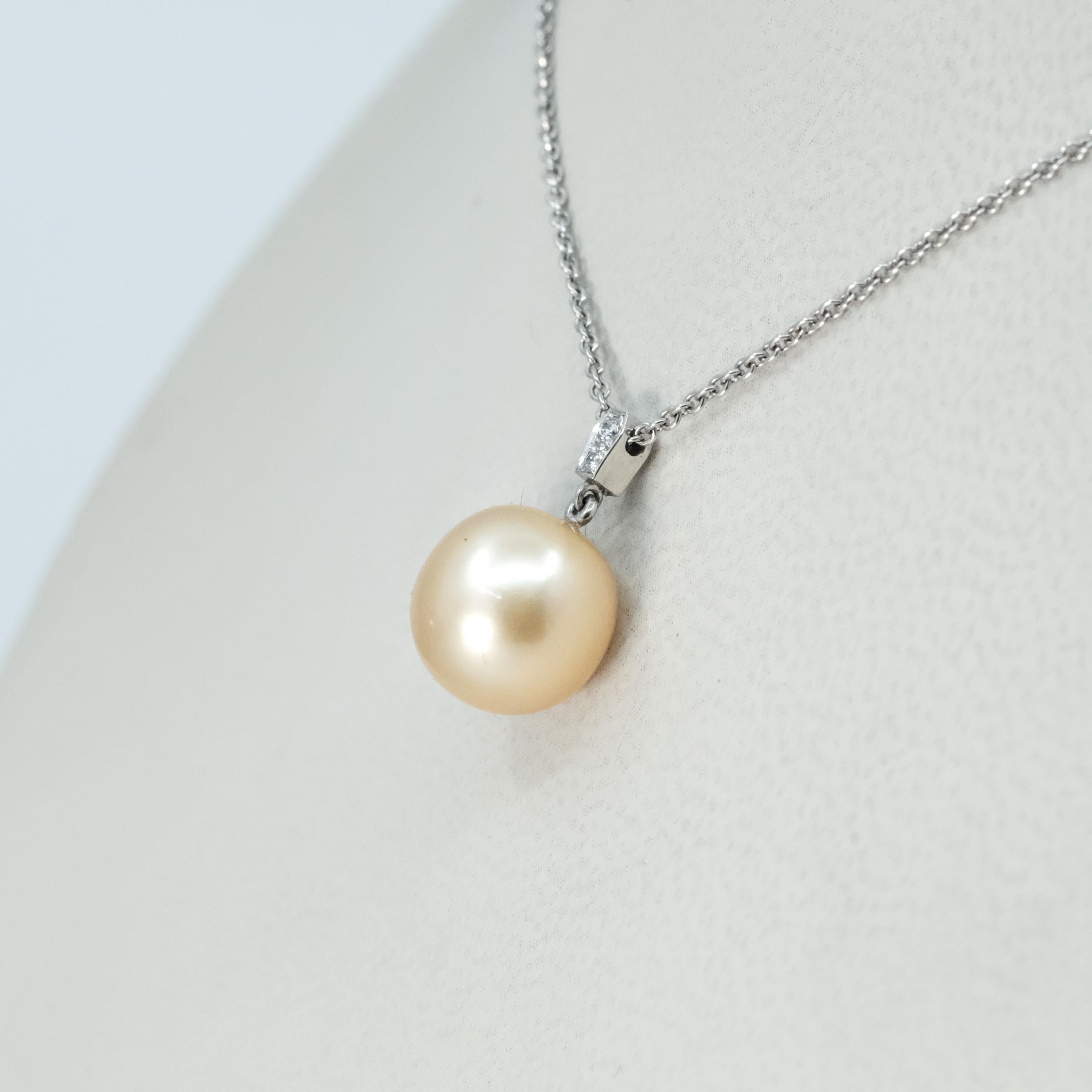 Bunda 'Russe' 10.5mm South Sea Pearl and Diamonds Pendant in 18k white gold For Sale 1