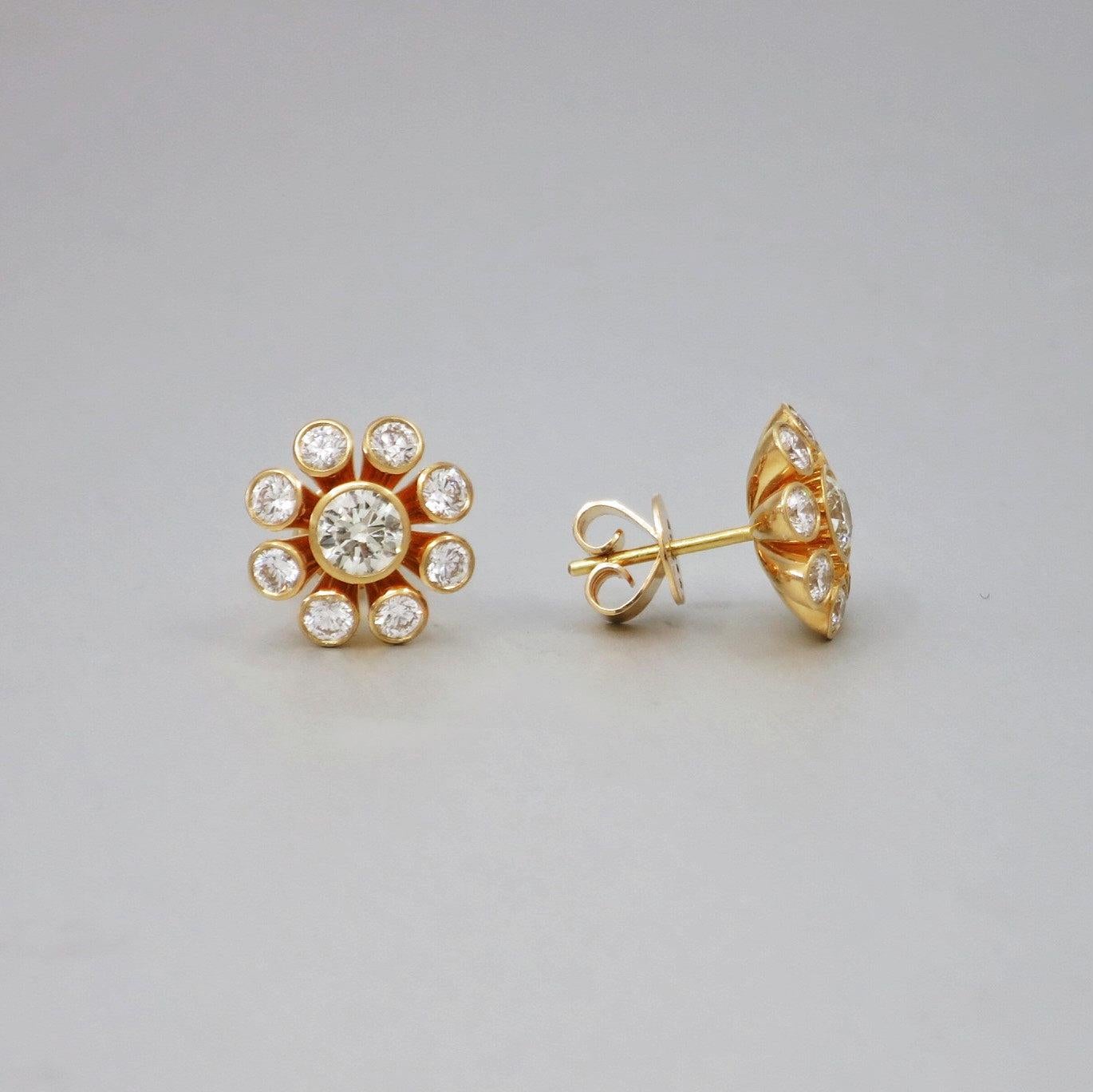 BUNDA 'Seren' diamond stud earrings set in 18 carat yellow gold, Signed BUNDA.
Characteristics of Round Brilliant Cut Diamonds; 2 = 0.84ct, H colour / VS Clarity.
Characteristics of Additional Round Brilliant Cut Diamonds: 16 = .72ct, F colour, VS