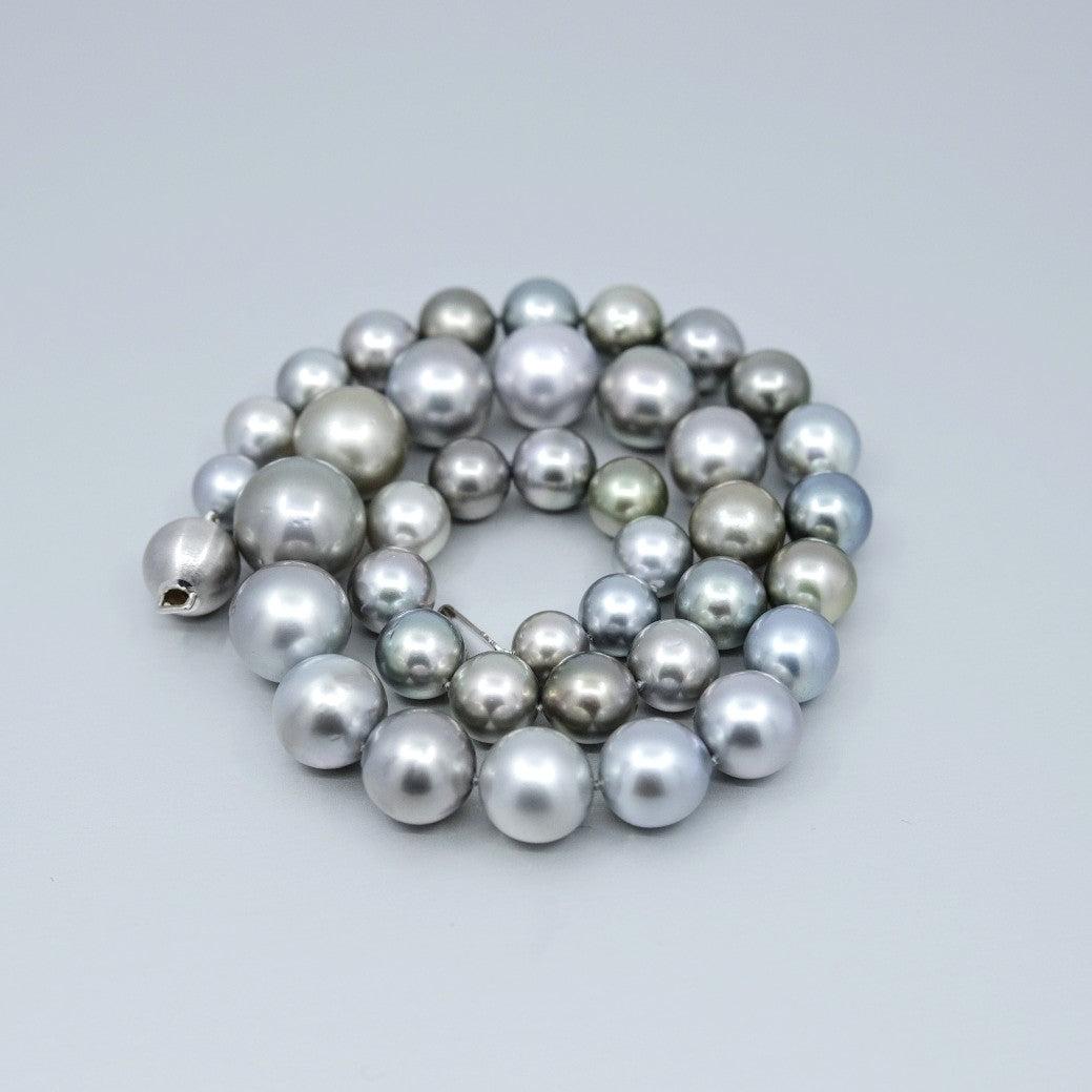 Perlina Collana con fili di perle tahitiane in argento BUNDA in vendita