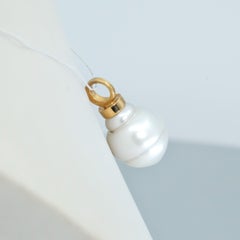 BUNDA South Sea Pearl Pendant on 18k yellow gold