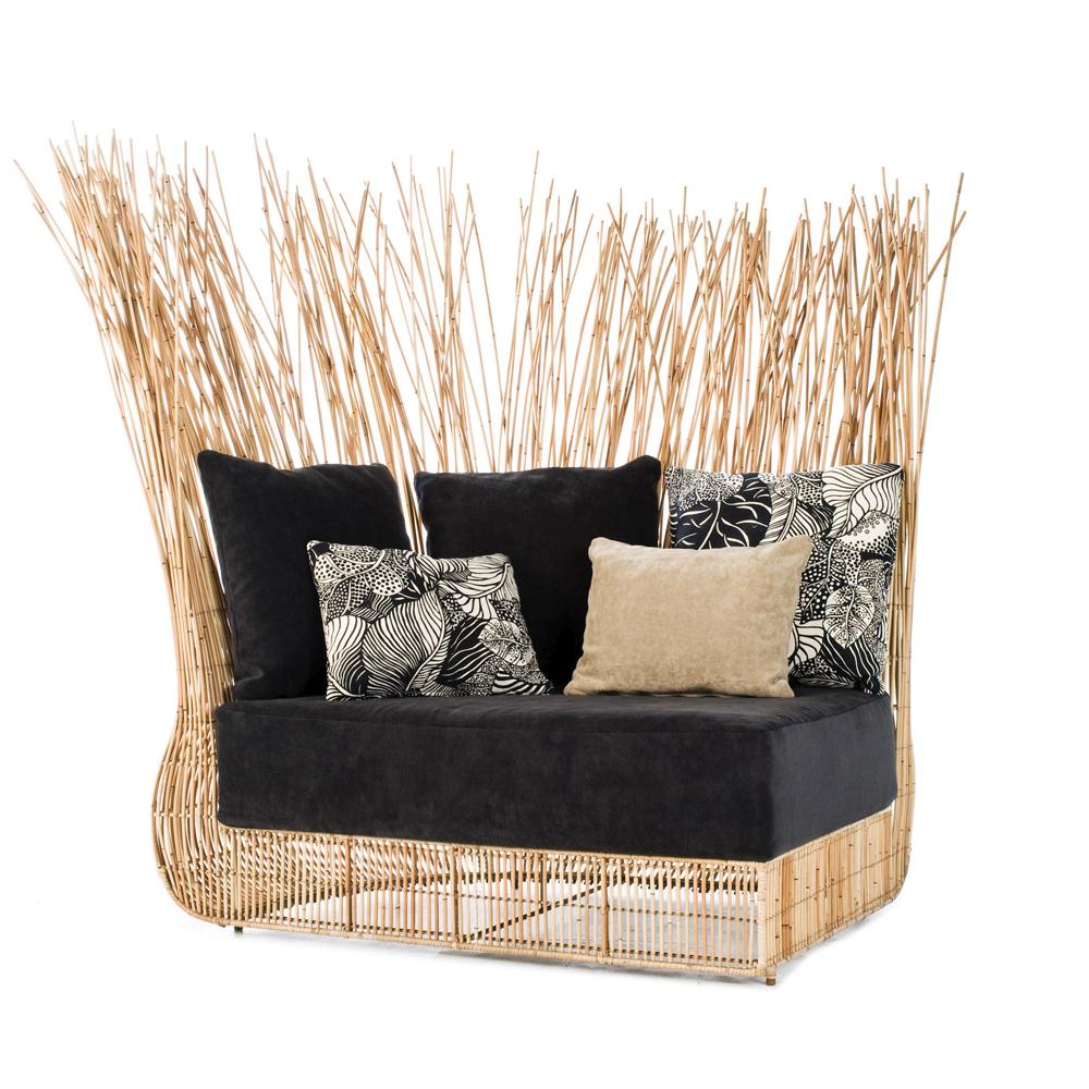 Sofa bundle lounge triple, composed of
2-corner bundle lounge chairs and 1 bundle
Lounge center chair. Made with steel structure
and natural rattan. With 3 seat cushions included
(the 8 smaller cushions on pictures are not included).
Seat