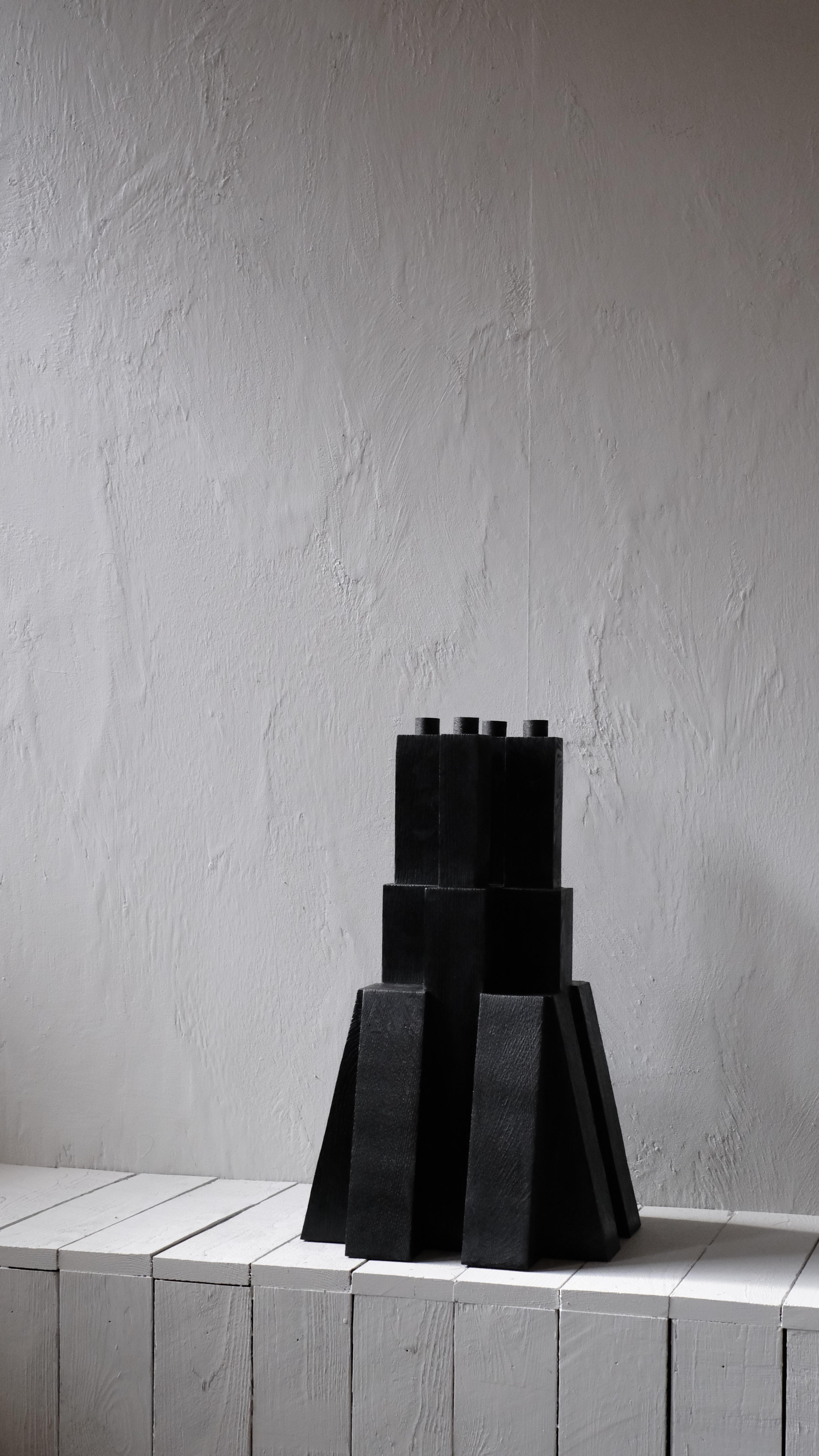 Bunker-Kerzenhalter 2.0 von Arno Declercq (Holz) im Angebot