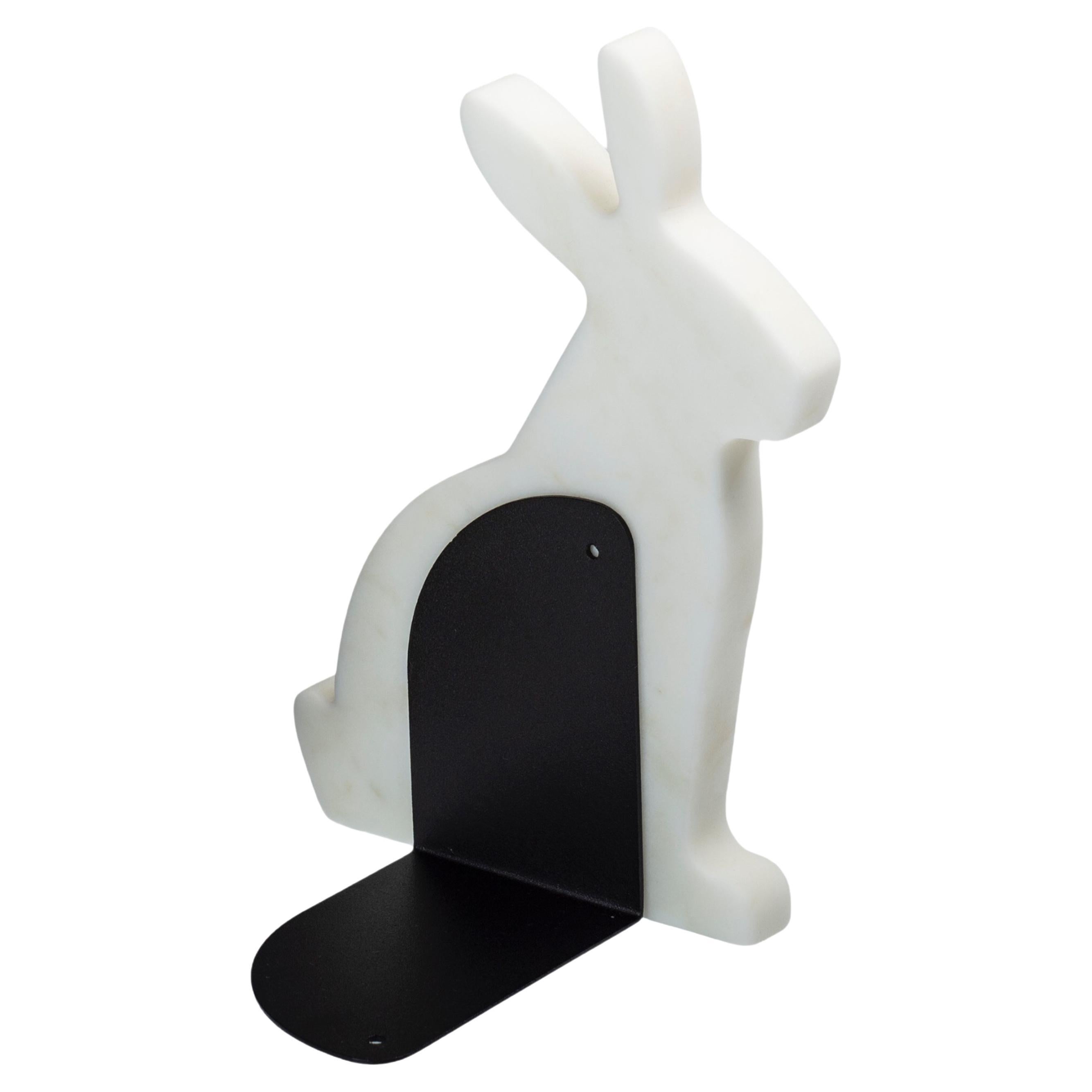 "Bunny" fermalibri destro in marmo Bianco di Carrara a forma di coniglio