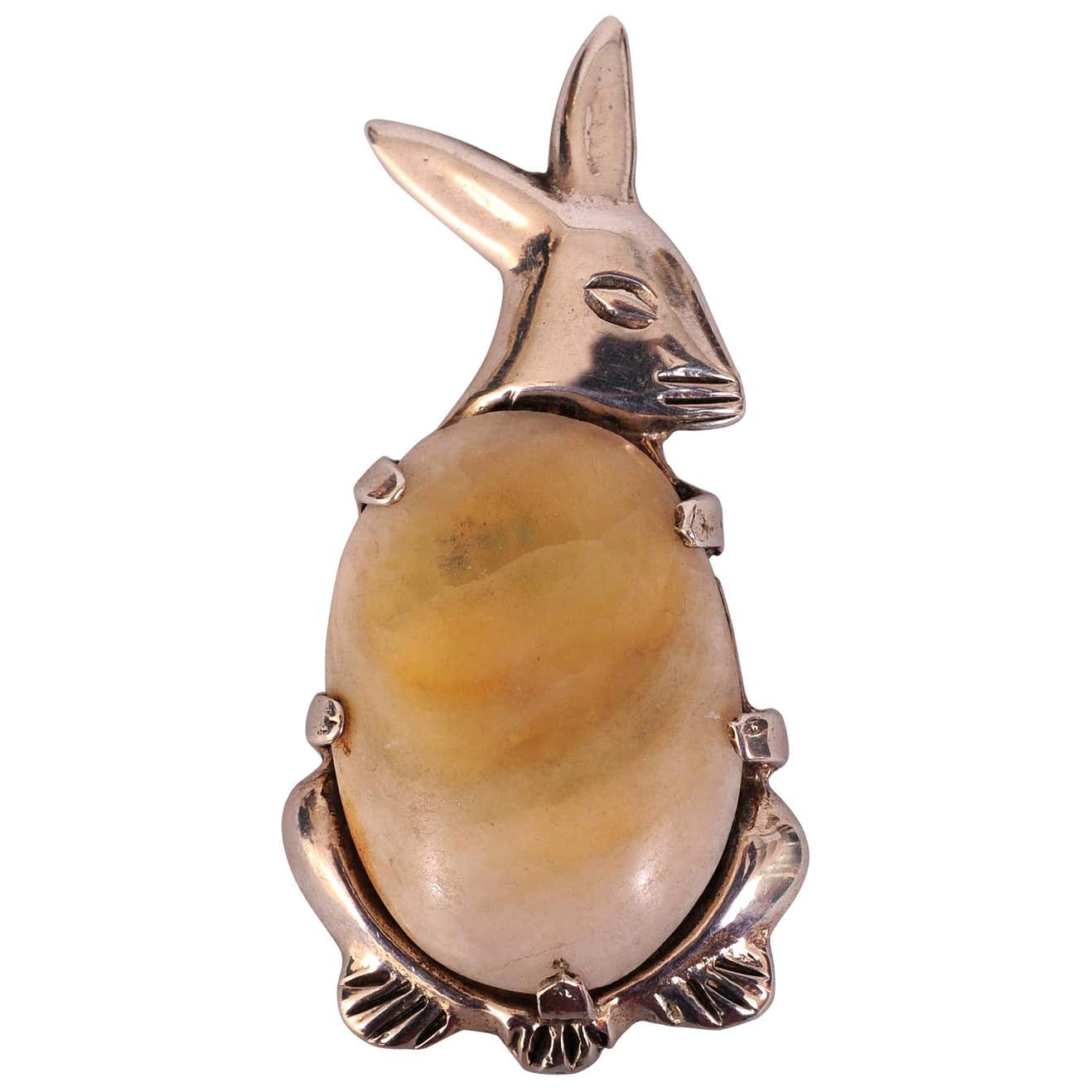 Peter Rabbit Pin in Sterling Silver and Agate For Sale at 1stDibs