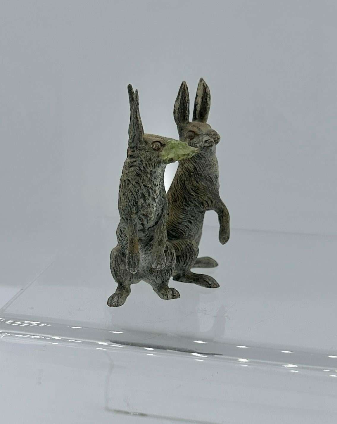 Hasen mit Karotte Österreichische Vienna Bronze um 1900 Osterhase Hase im Zustand „Gut“ im Angebot in New York, NY
