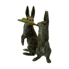 Conejitos con zanahoria Bronce de Viena austriaco circa 1900 Conejo de Pascua Conejo