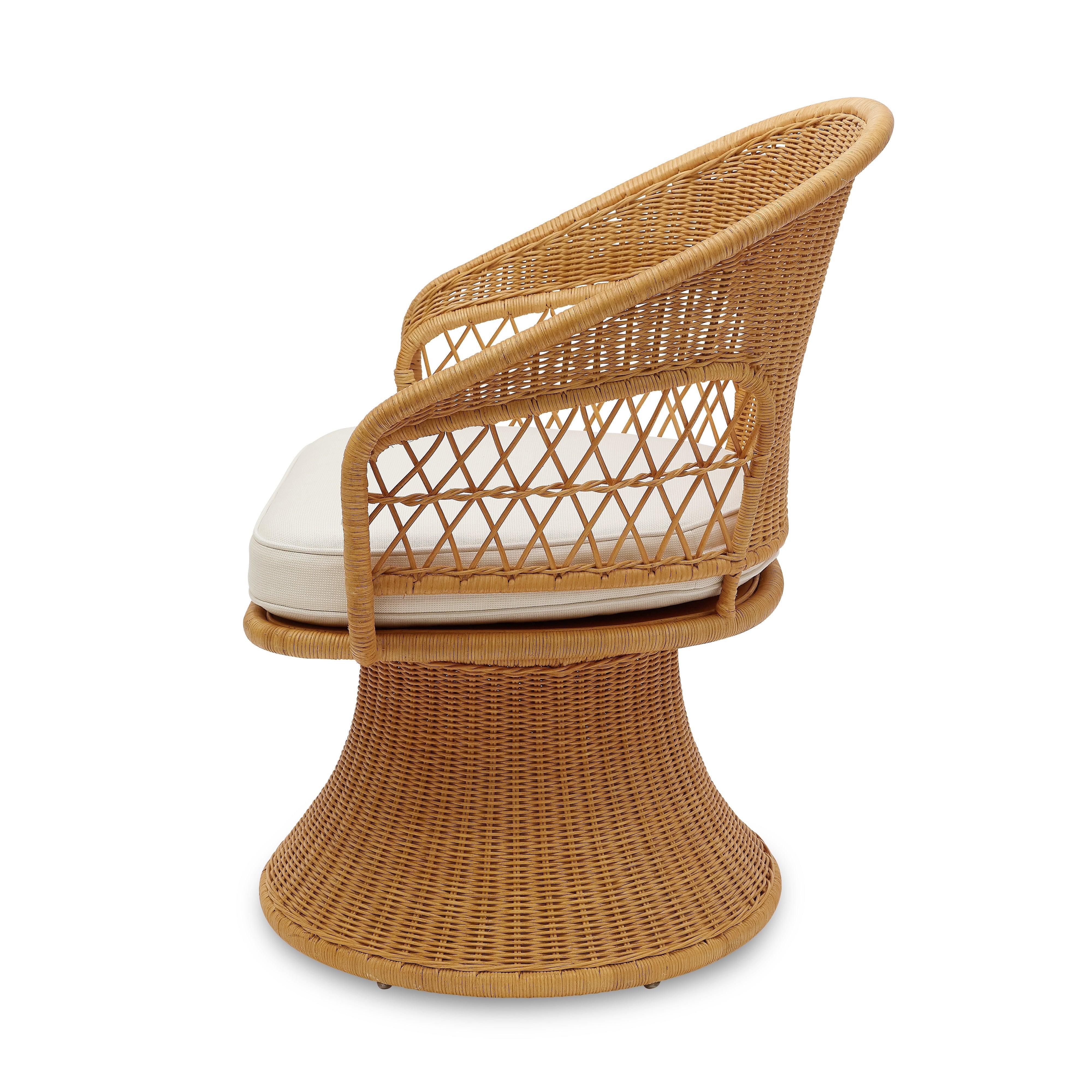 Indonésien Bunny Williams Home Amelia Petite Chaise pivotante en vente