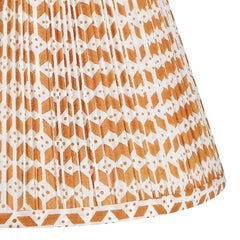 Paralume Roxbury con stampa a blocchi di Bunny Williams Home 15" (Caramello)