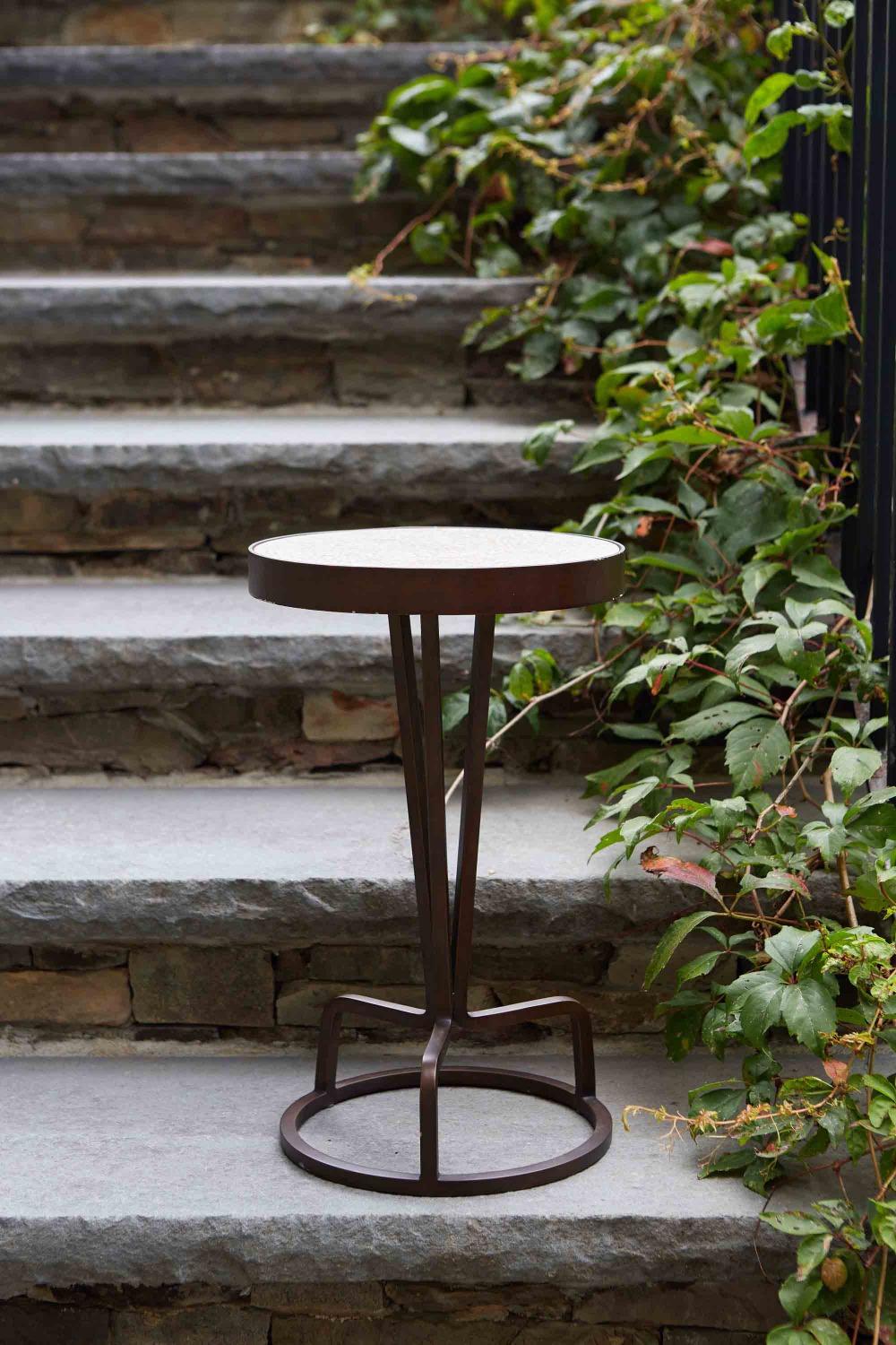 Indonésien Table à boissons Bunny Williams Home Bottoms Up en vente