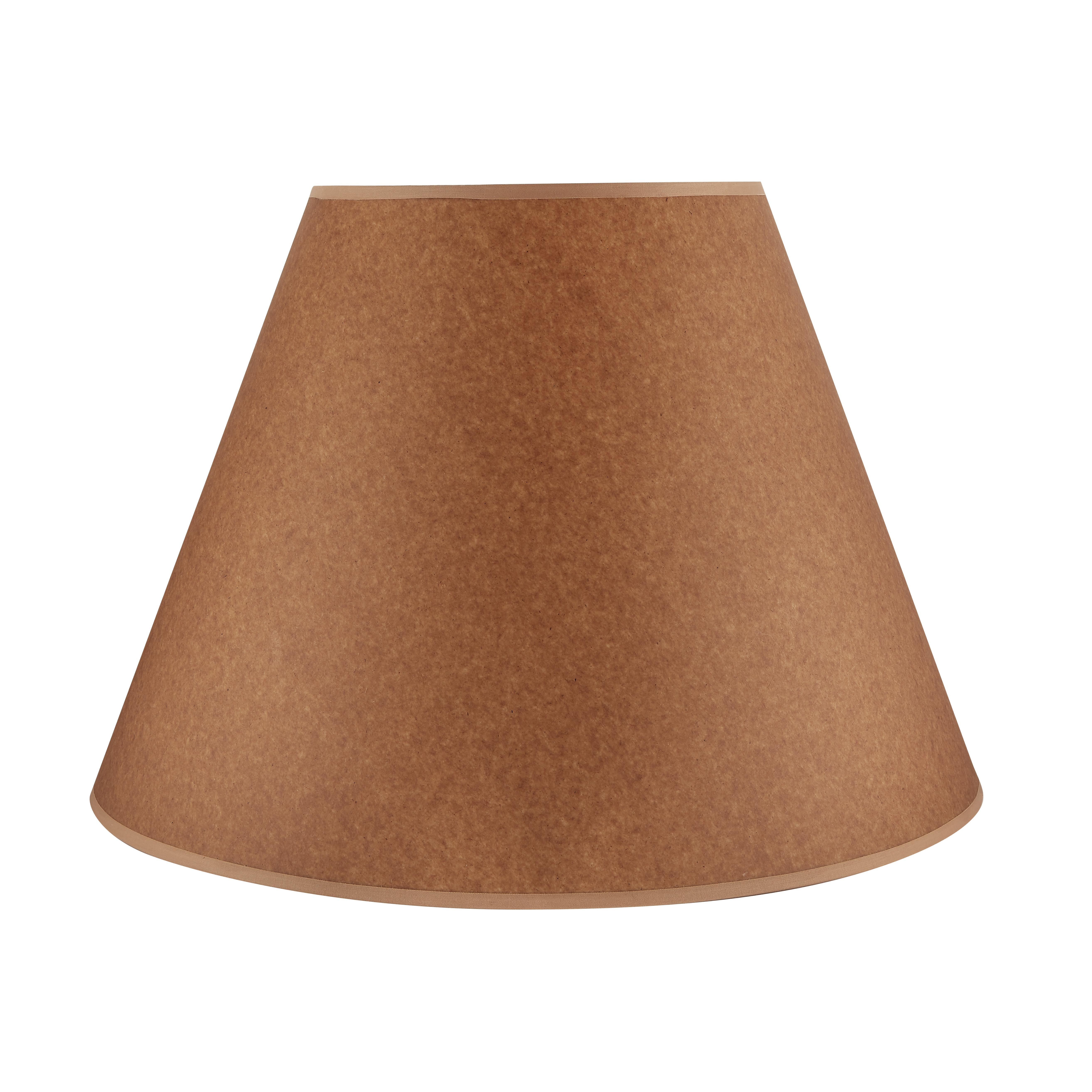 Lampenschirme aus braunem Papier verleihen einem Raum unbestreitbar Wärme und Charme und sorgen für eine einladende Ausstrahlung.