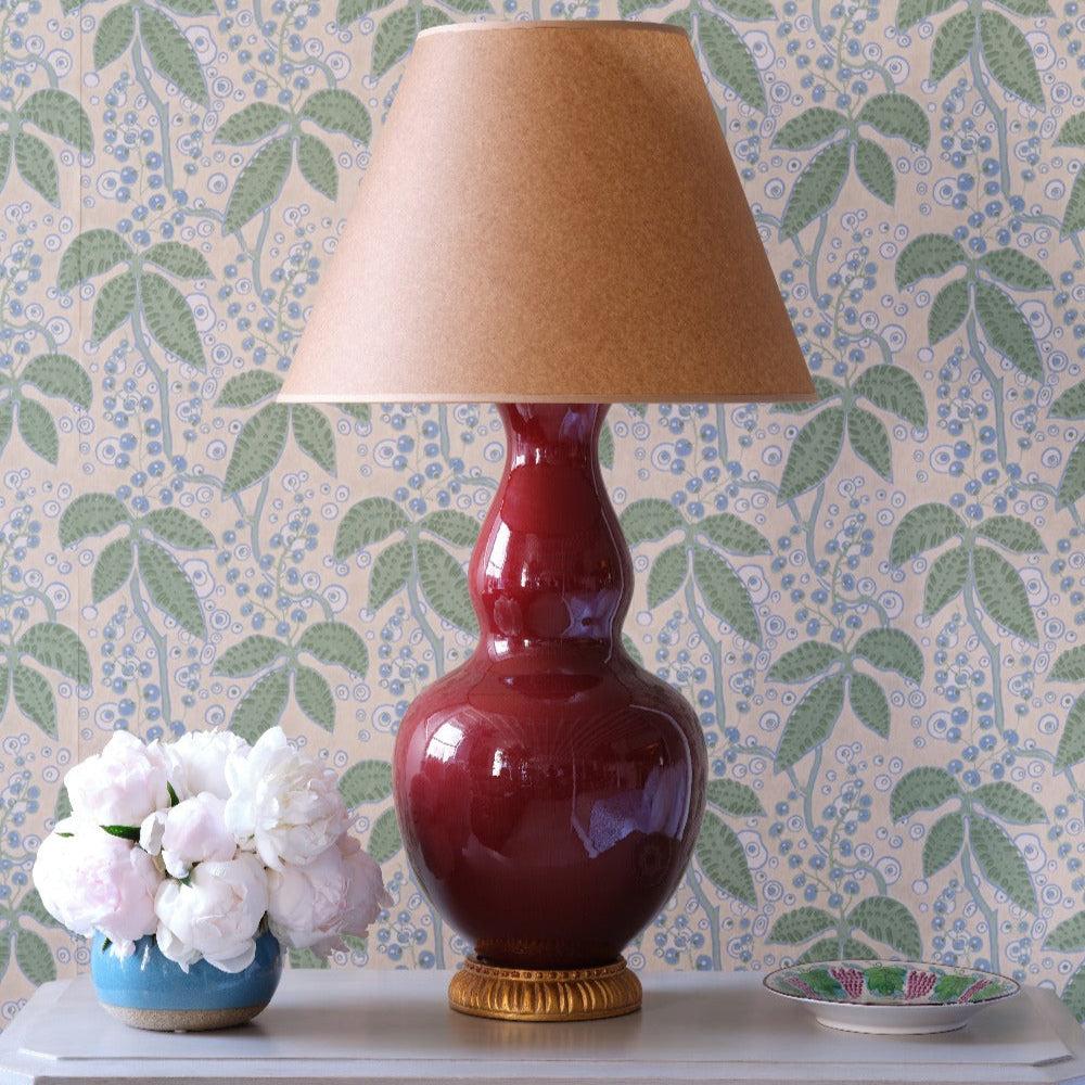 Bunny Williams Home Lámpara de cerámica granate en Nuevo estado para la venta en New York, NY